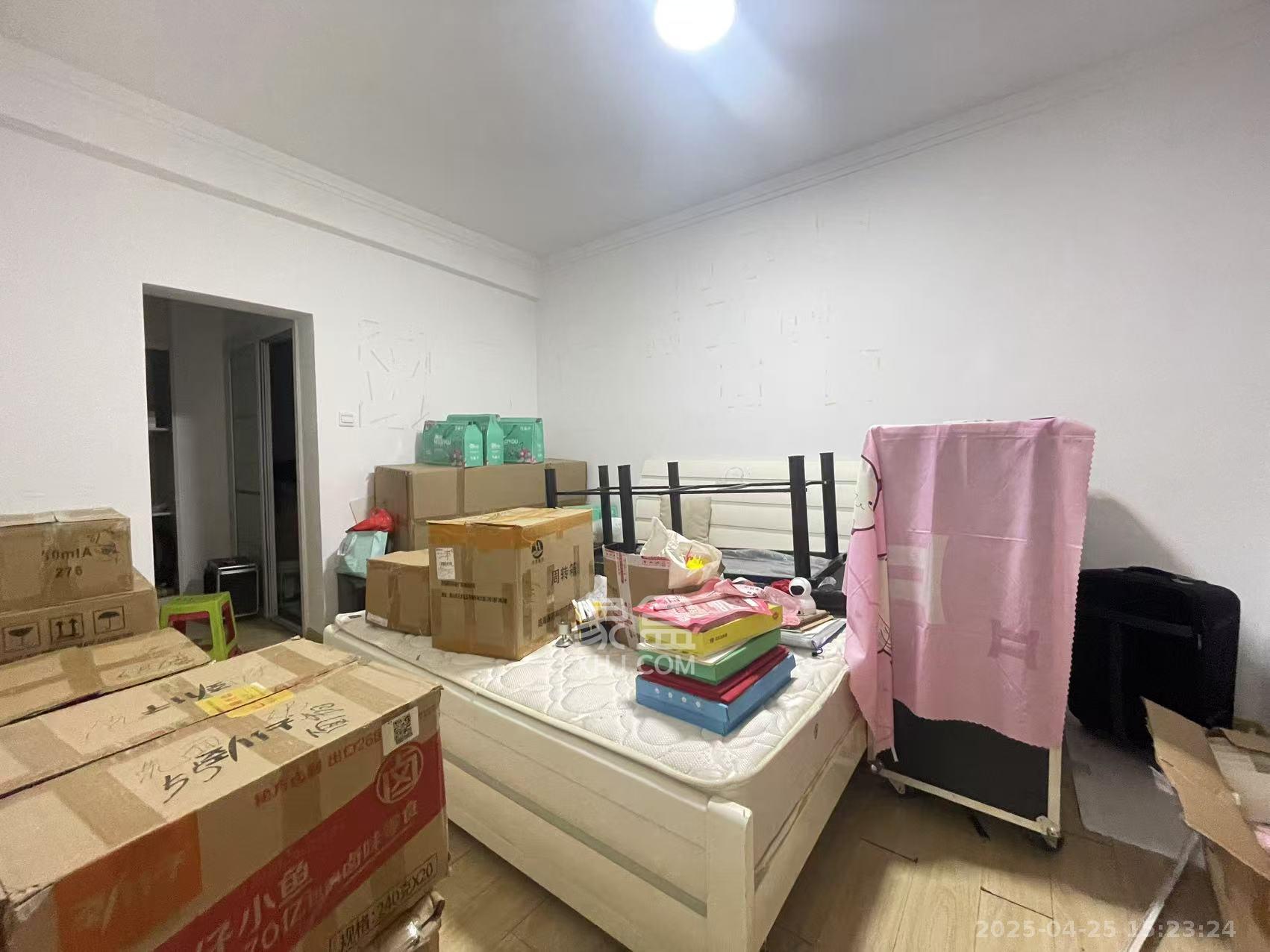 楚天家园  3室2厅2卫    1800.0元/月室内图