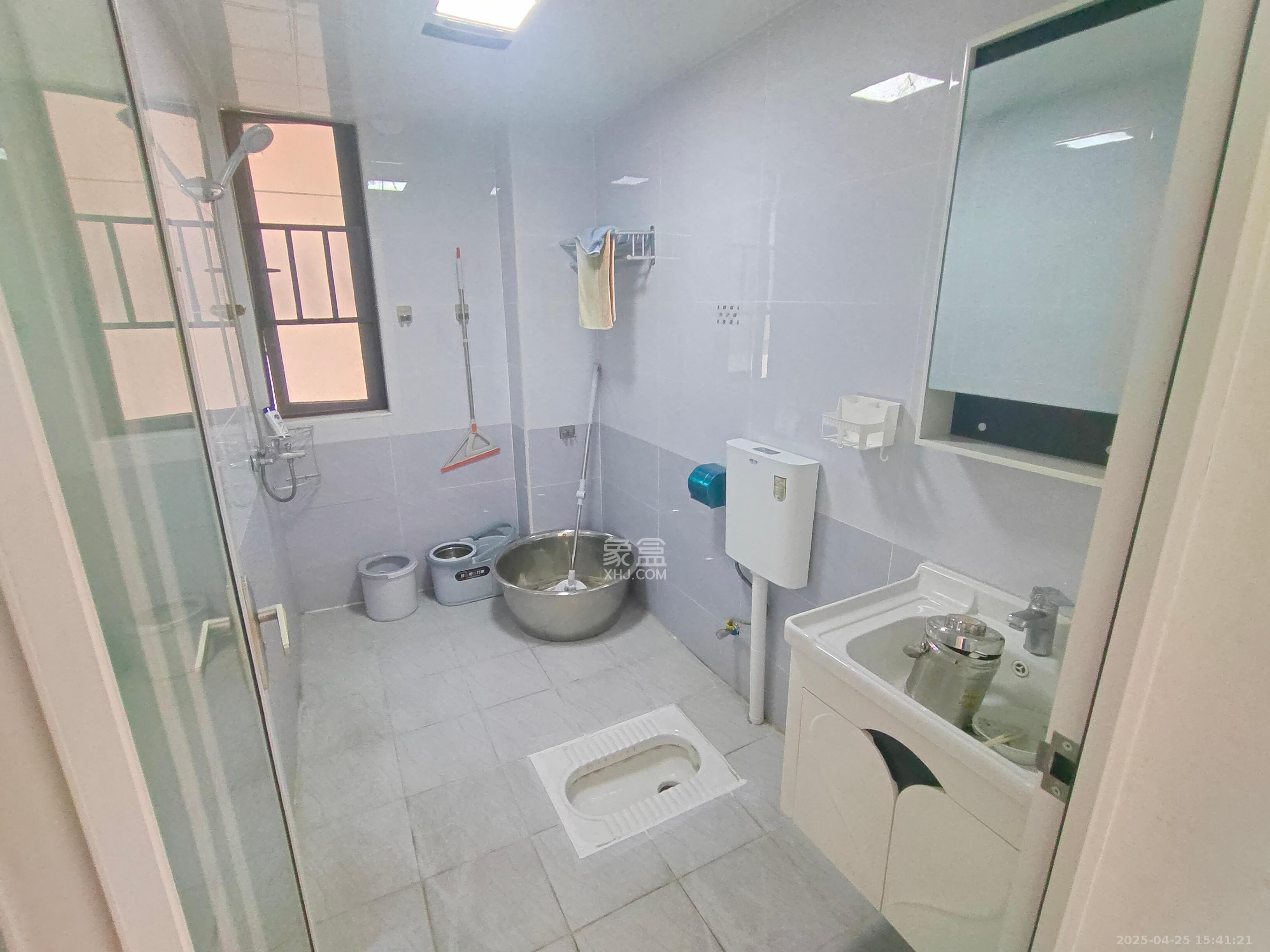 新新花园 4室2厅2卫 2900.0元/月 新新花园 4室2厅2卫 2900.0元/月室内图