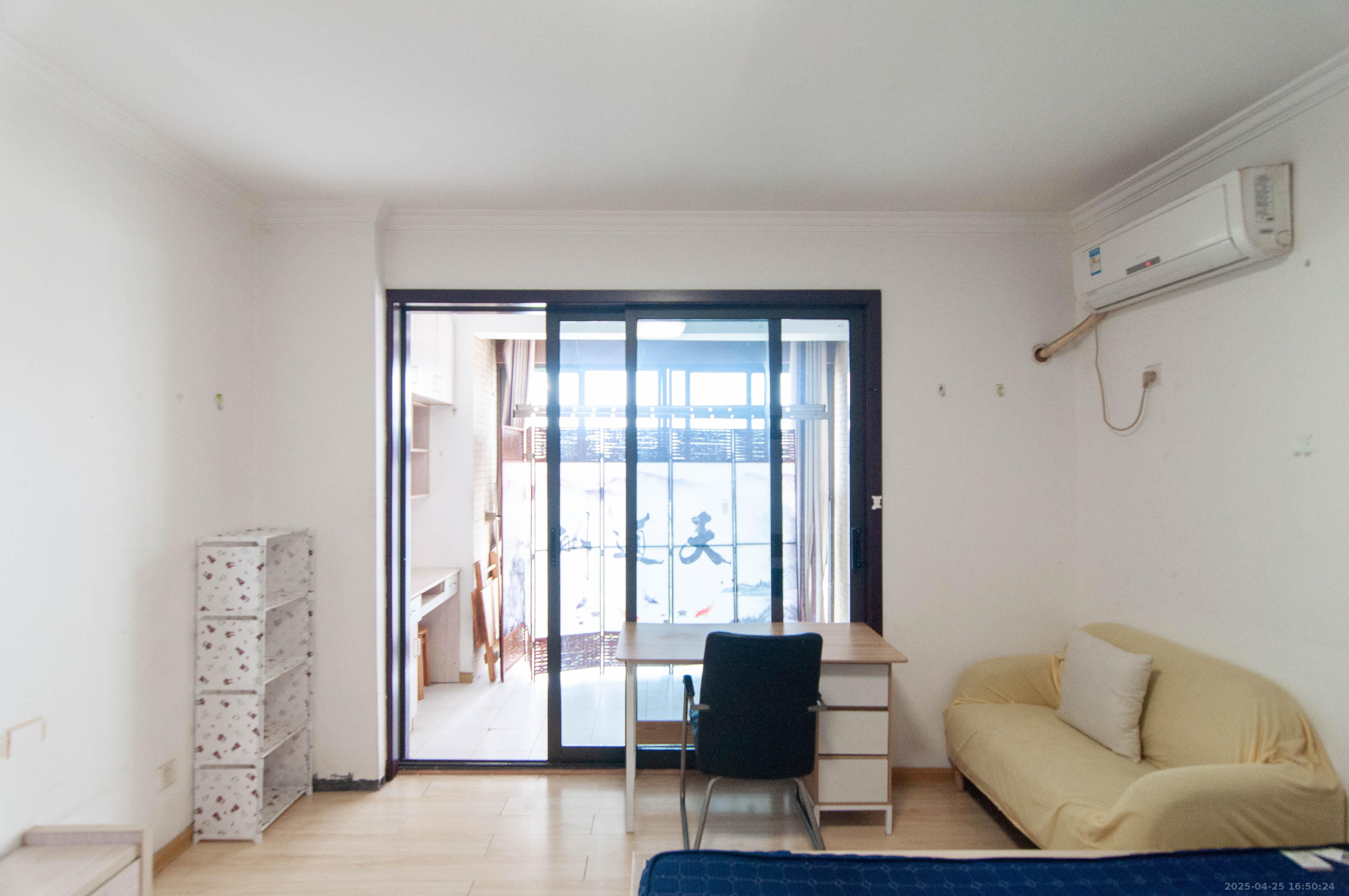 中一九骏(枫桥苑) 1室1厅1卫 30.0万 中一九骏(枫桥苑) 1室1厅1卫 30.0万客厅