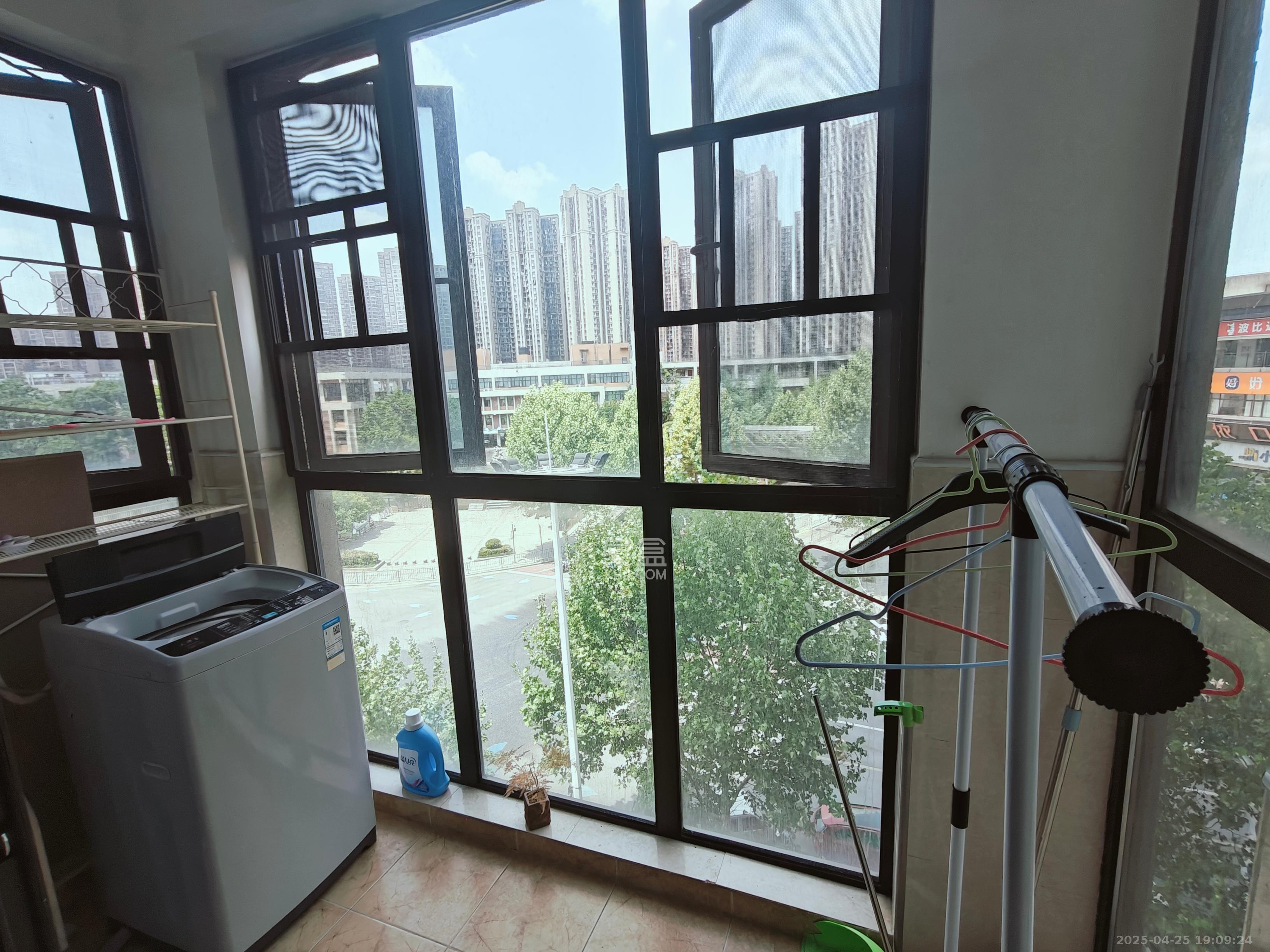 中国铁建梅溪青秀二期  4室2厅2卫   3000.00元/月室内图