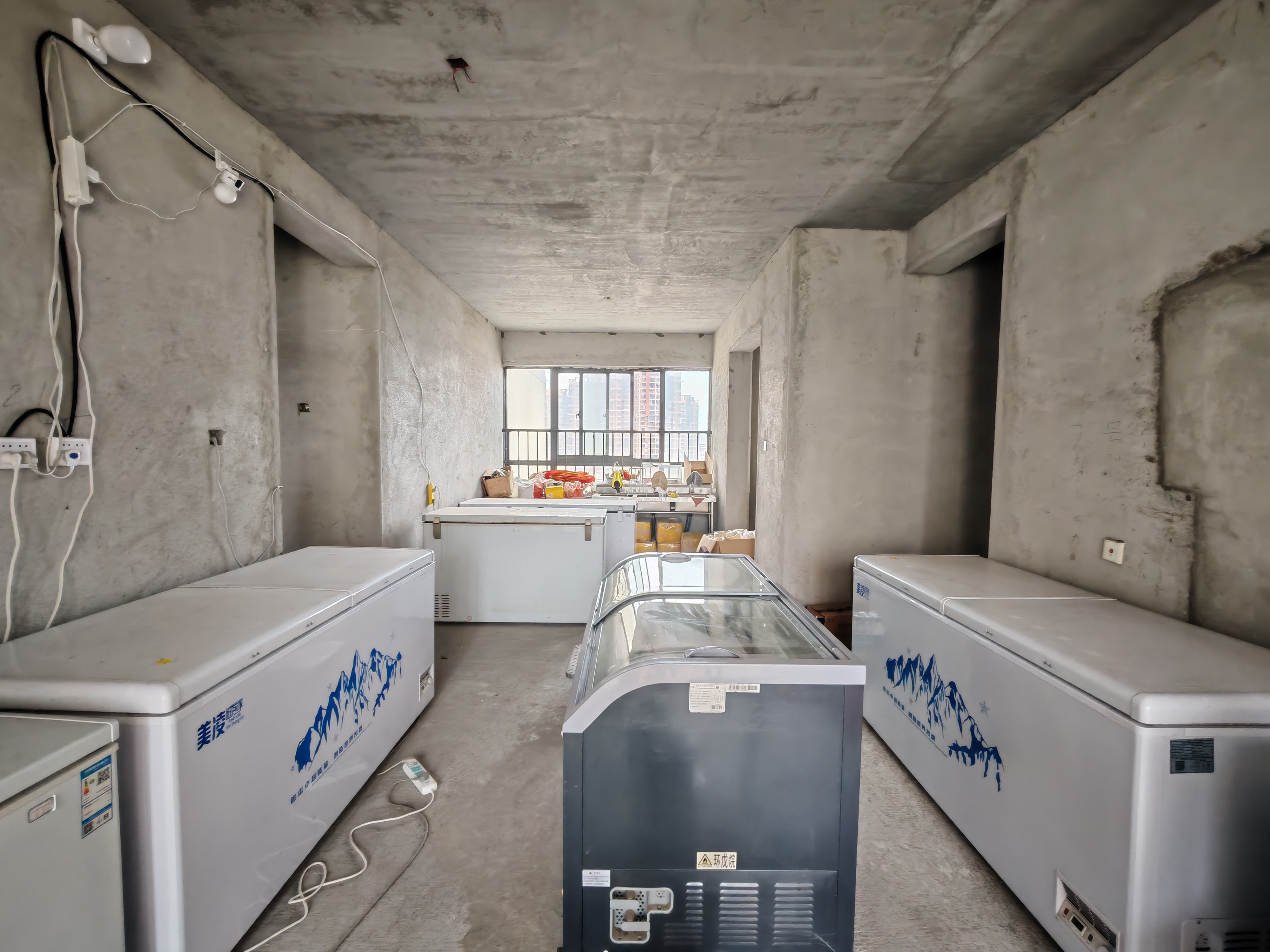 新城吾悦广场 4室2厅2卫 246.0万 新城吾悦广场 4室2厅2卫 246.0万客厅