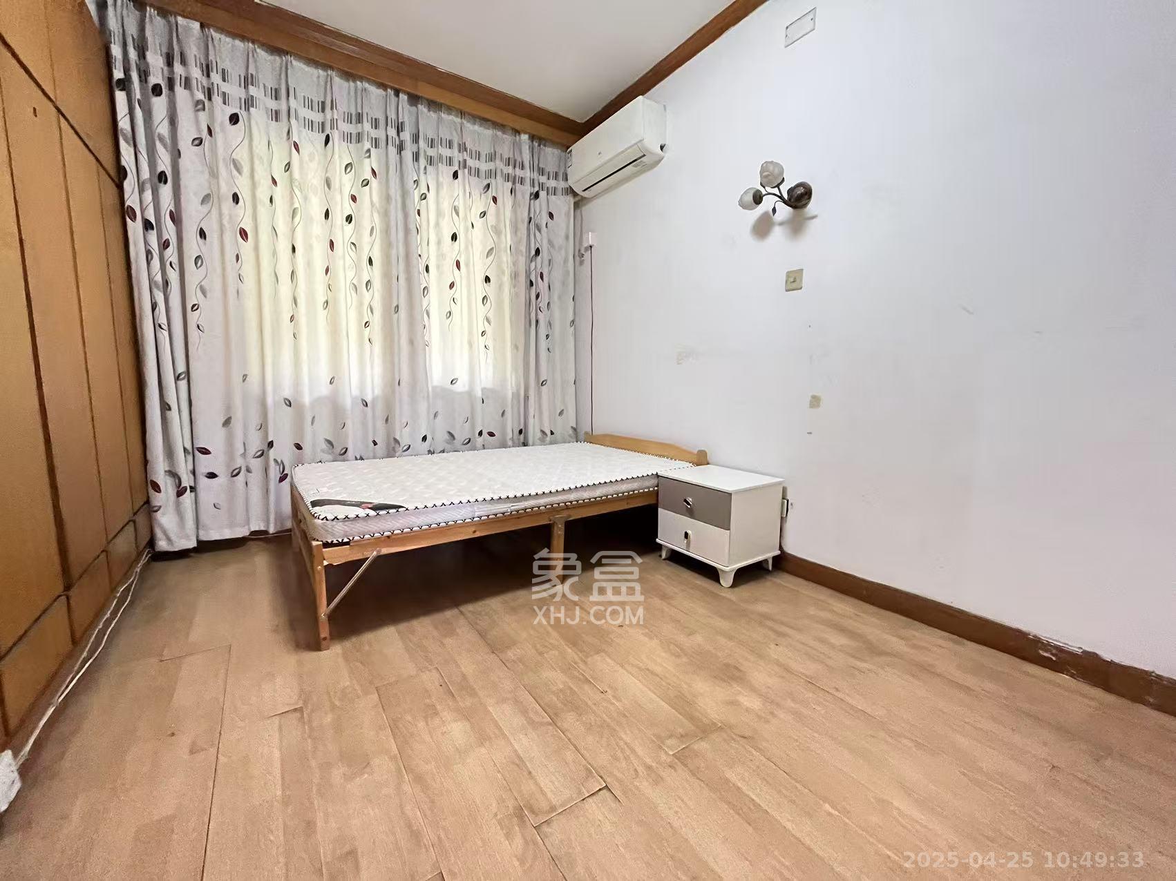 新湘路社区  3室2厅2卫    2600.0元/月室内图