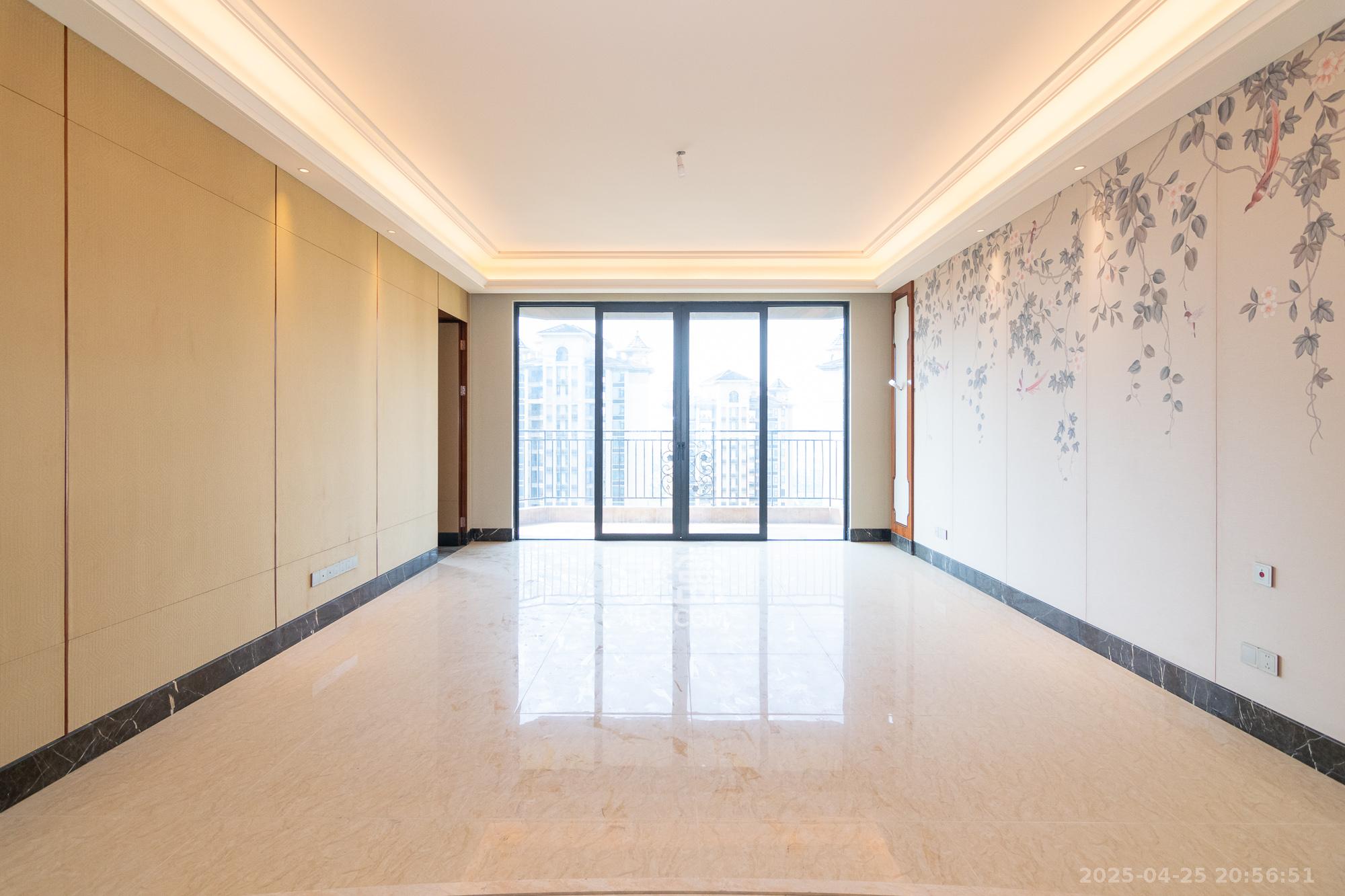 星河湾  4室2厅3卫    368.0万 星河湾  4室2厅3卫    368.0万客厅