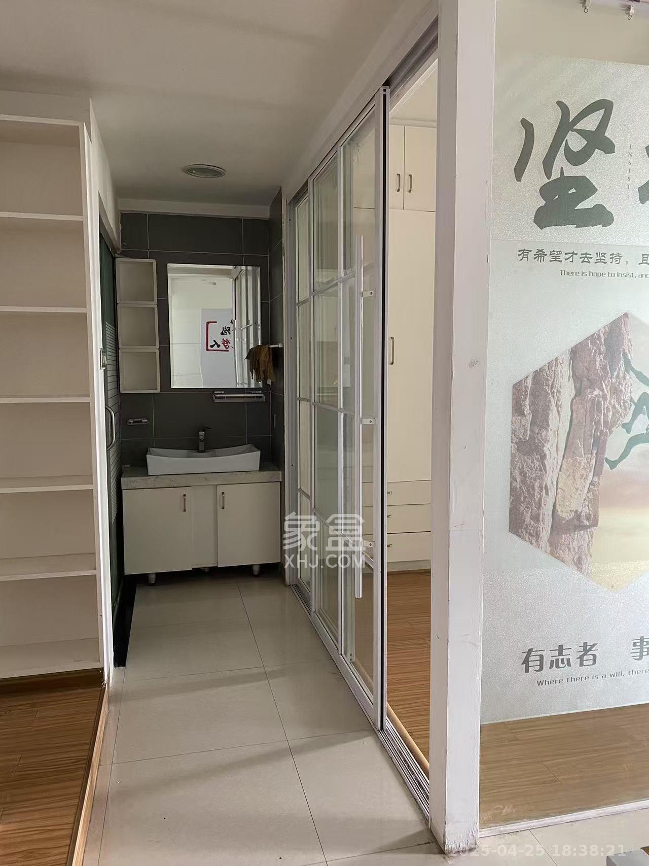 观湖公寓  1室1厅1卫   2400.00元/月室内图