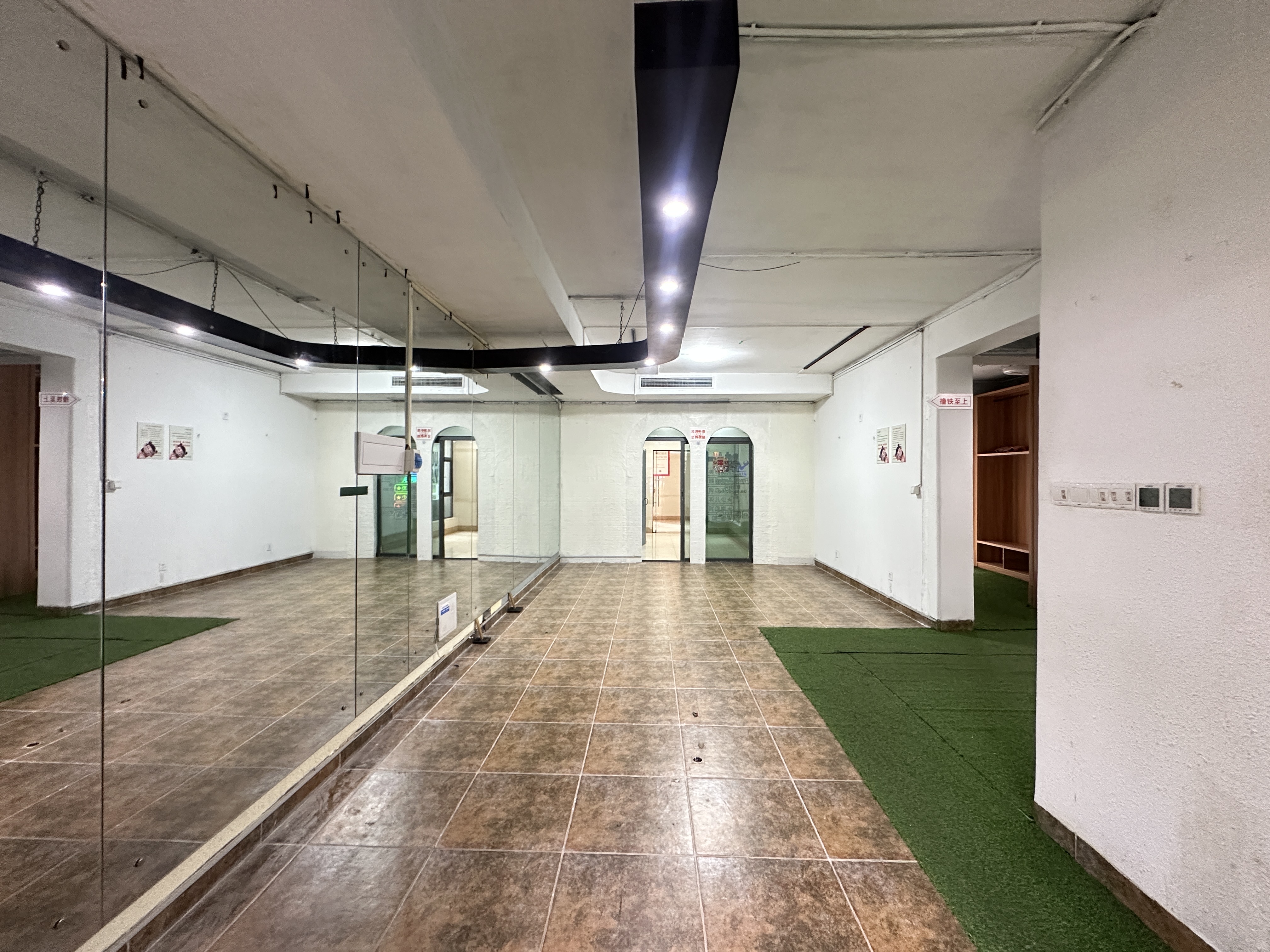 国兴城(C区) 5室2厅3卫 6000.0元/月 国兴城(C区) 5室2厅3卫 6000.0元/月室内图