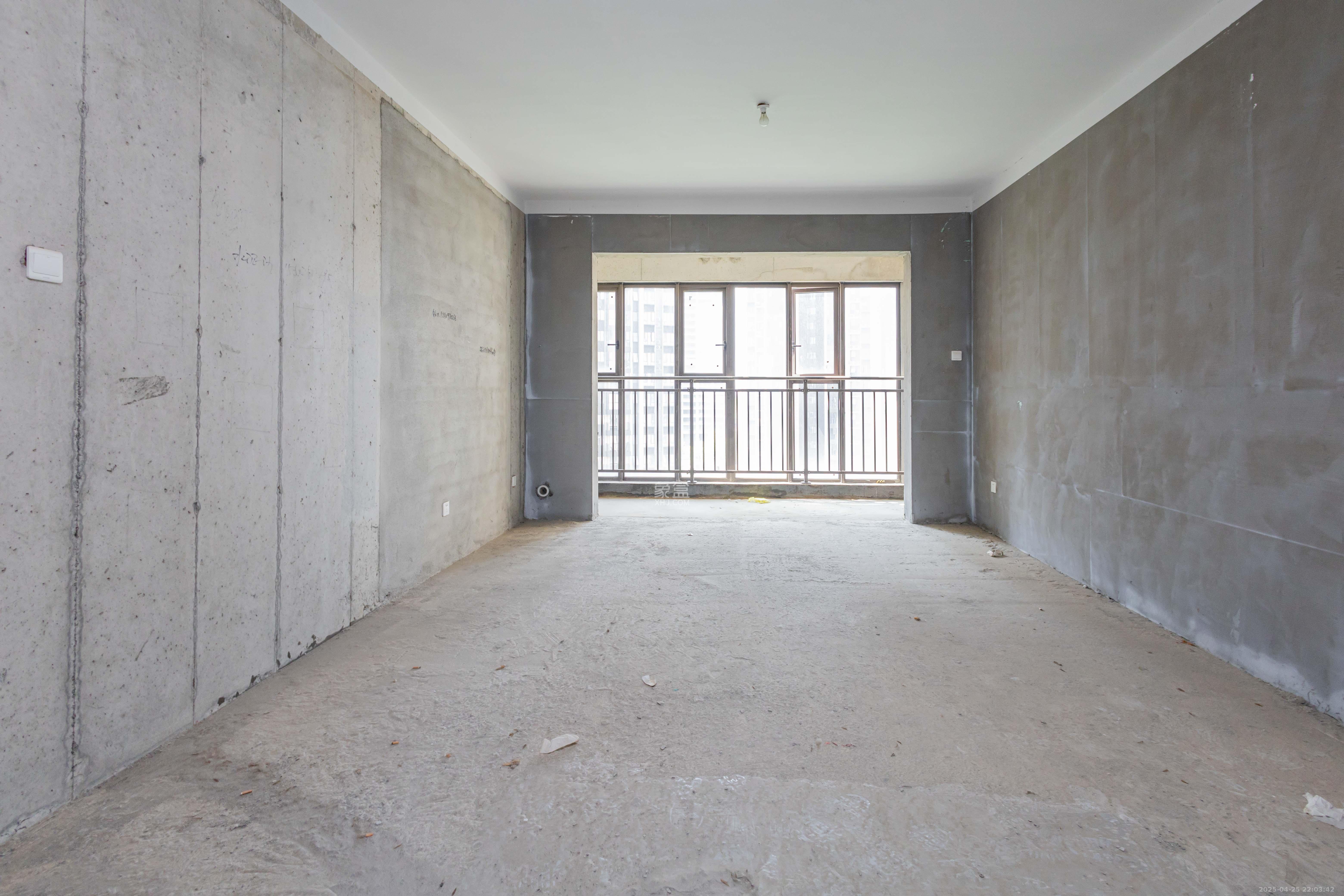 湘域芯城一期 4室2厅2卫 106.8万 湘域芯城一期 4室2厅2卫 106.8万客厅