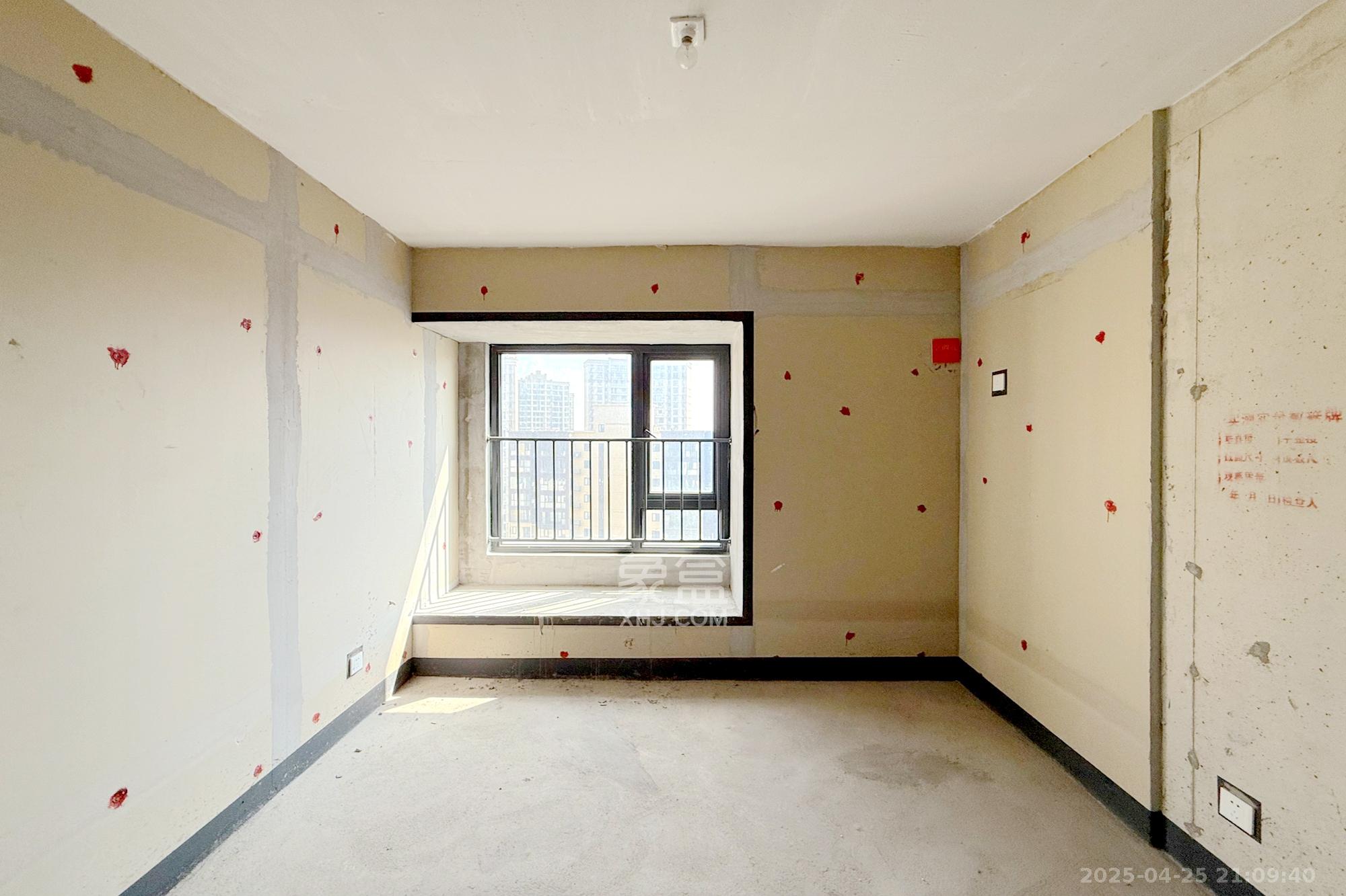 中粮鸿云 3室2厅1卫 62.0万 中粮鸿云 3室2厅1卫 62.0万卧室