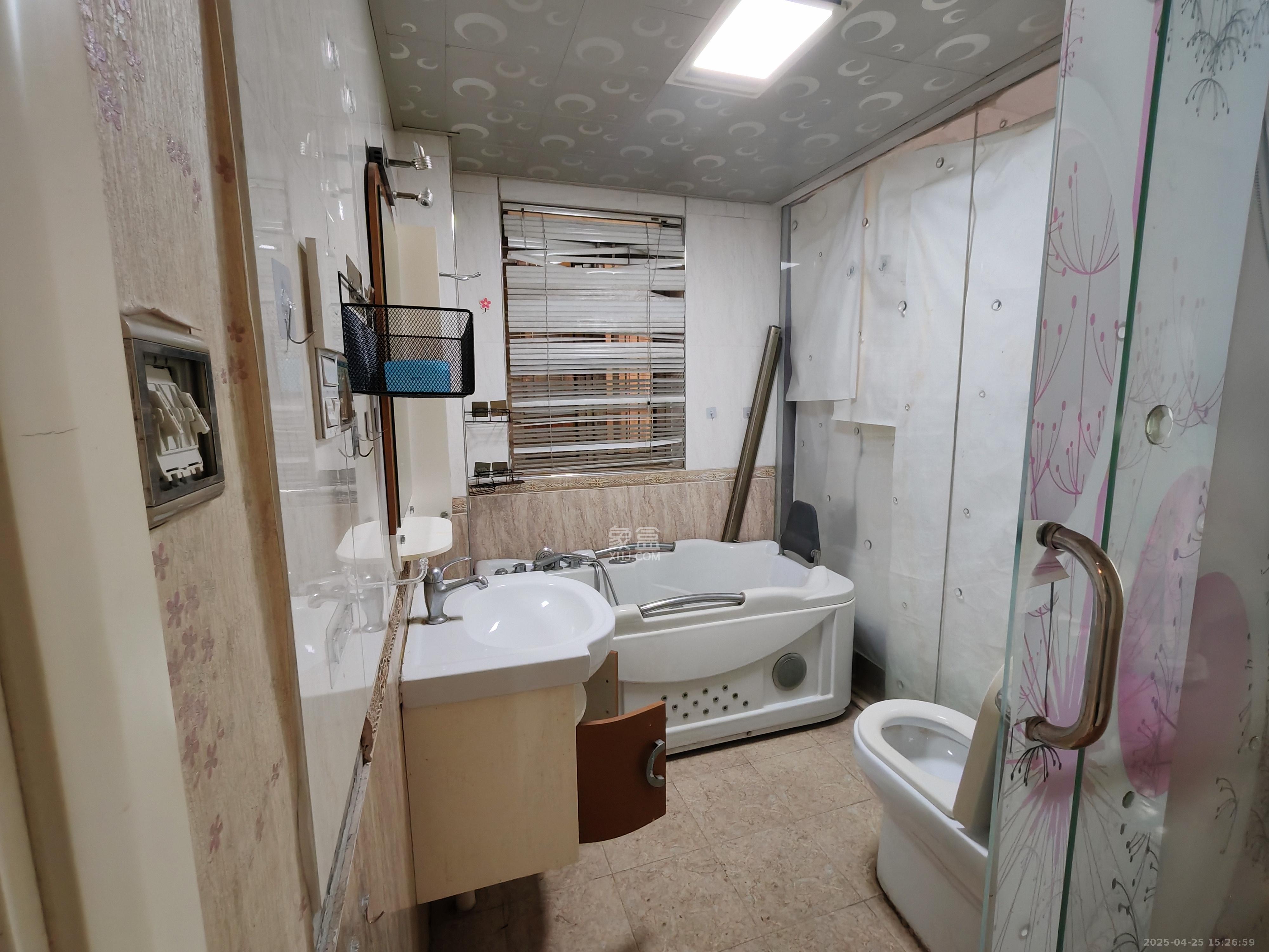 长沙玫瑰园 1室2厅1卫 1800.0元/月 长沙玫瑰园 1室2厅1卫 1800.0元/月室内图