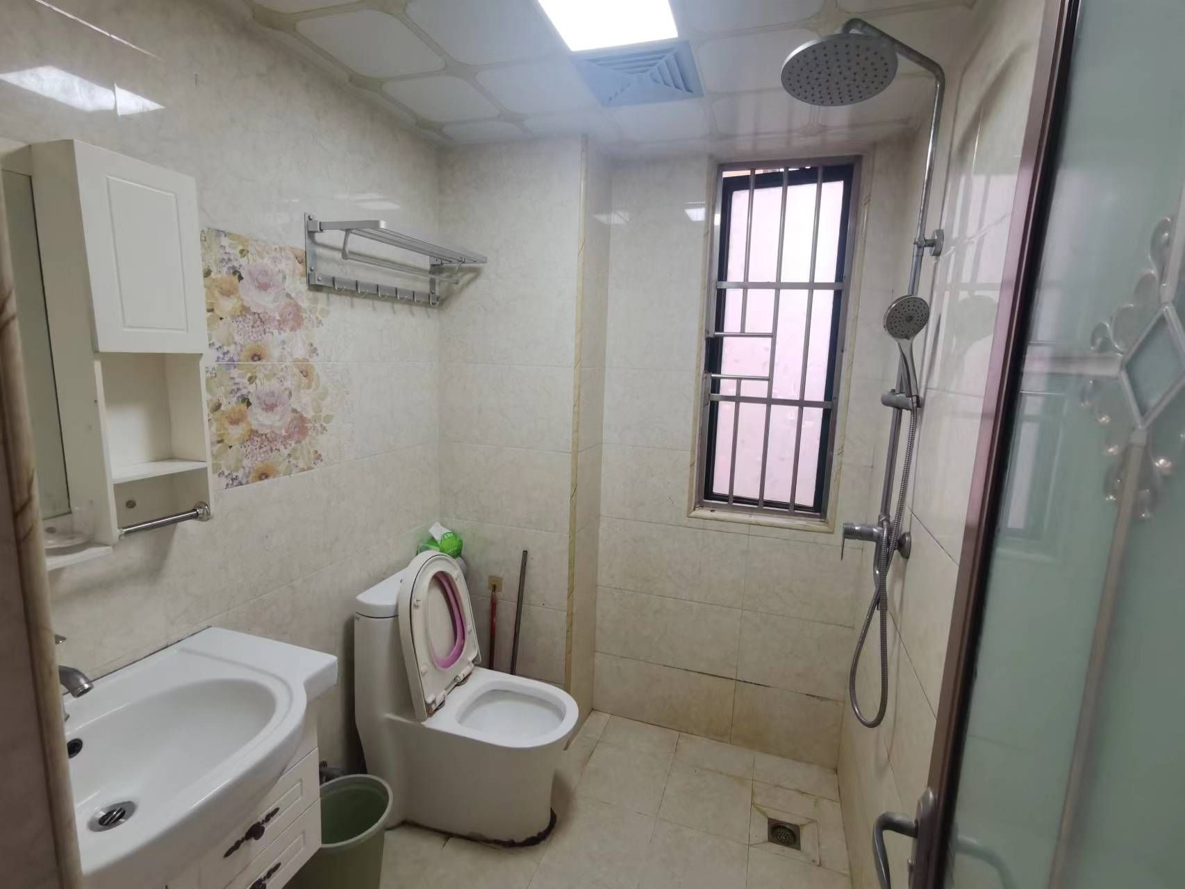 龙凤花园 2室2厅1卫 123.0万 龙凤花园 2室2厅1卫 123.0万客厅