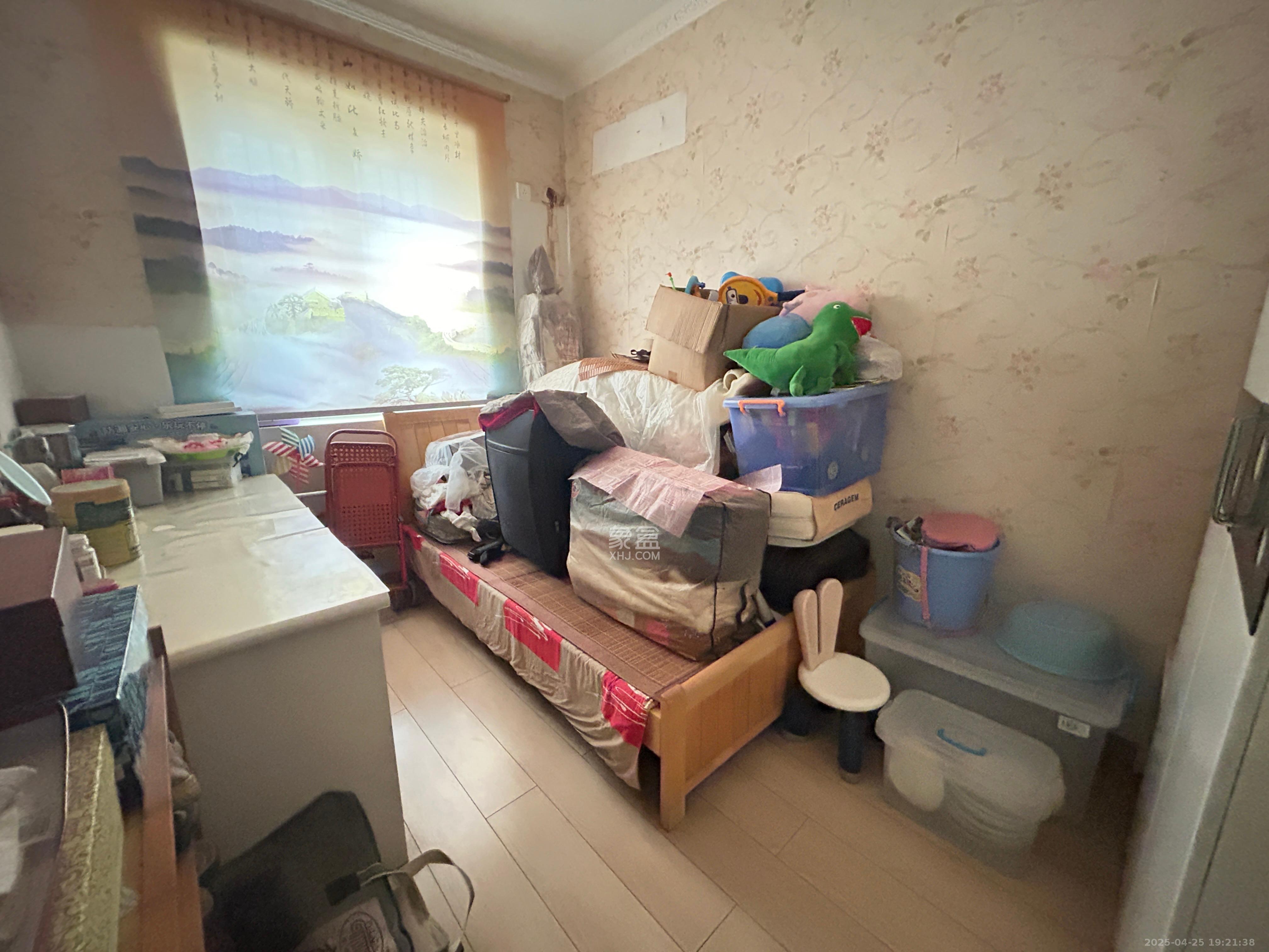 金三角花园  3室2厅2卫   1700.00元/月室内图
