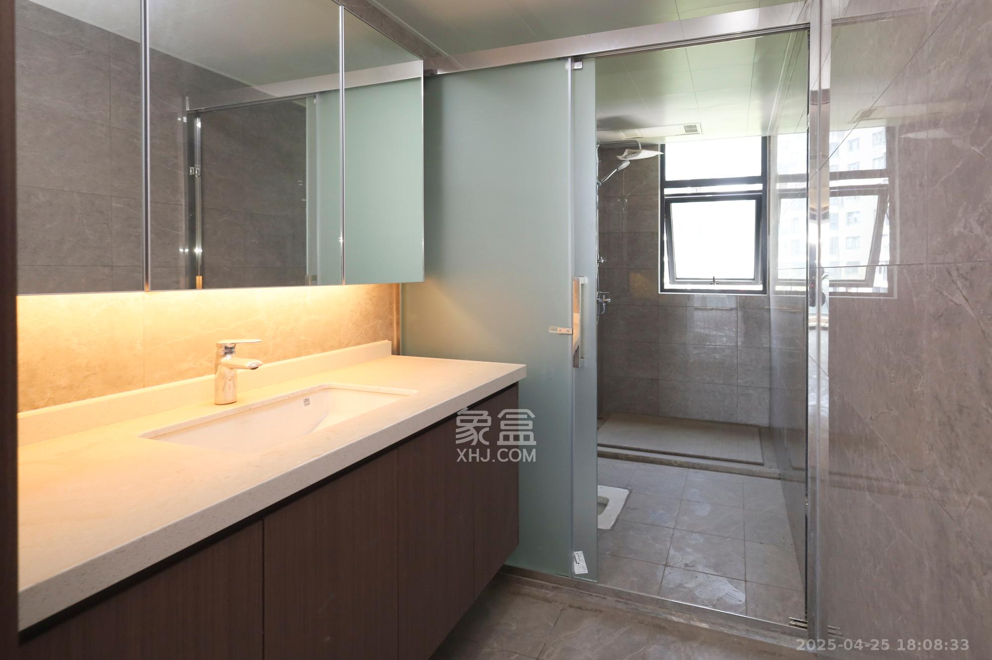 长沙万境潇湘  5室2厅3卫   295.00万卫生间