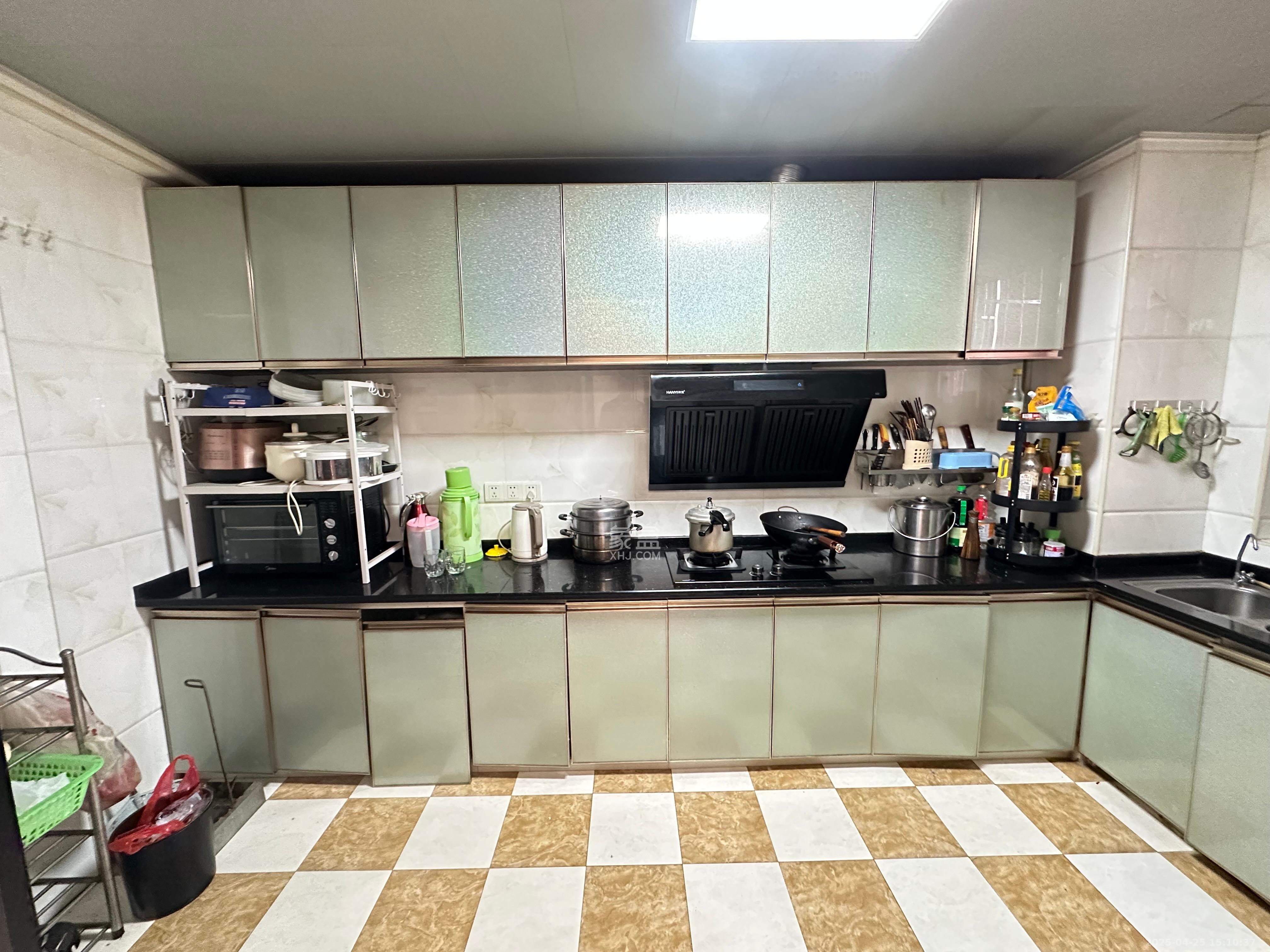 华夏佳园二期  3室2厅2卫   50.80万客厅