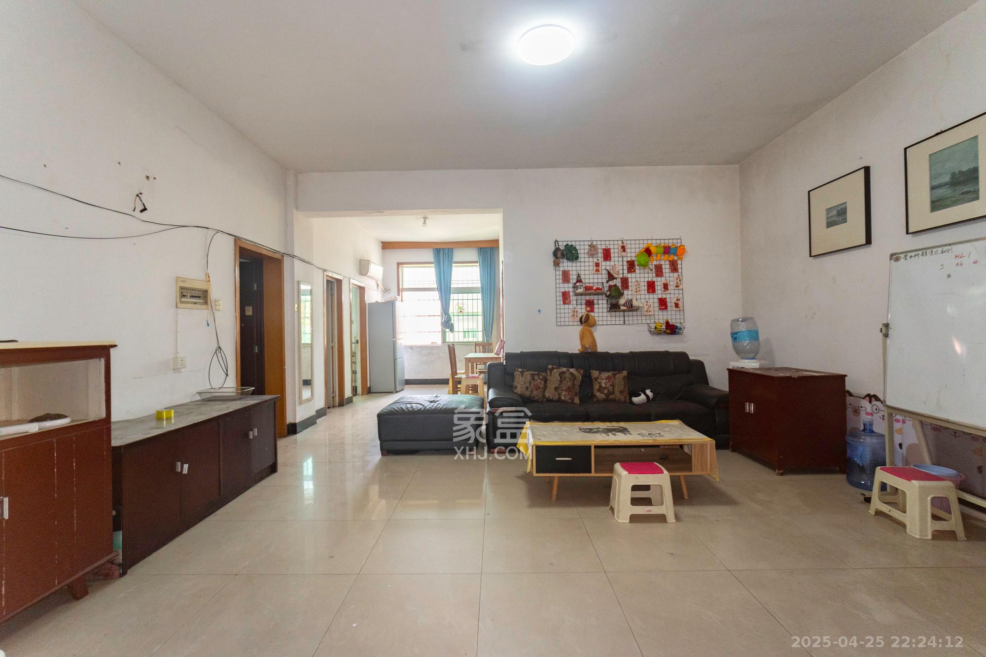 圆梦家园  3室2厅1卫    55.0万 圆梦家园  3室2厅1卫    55.0万客厅