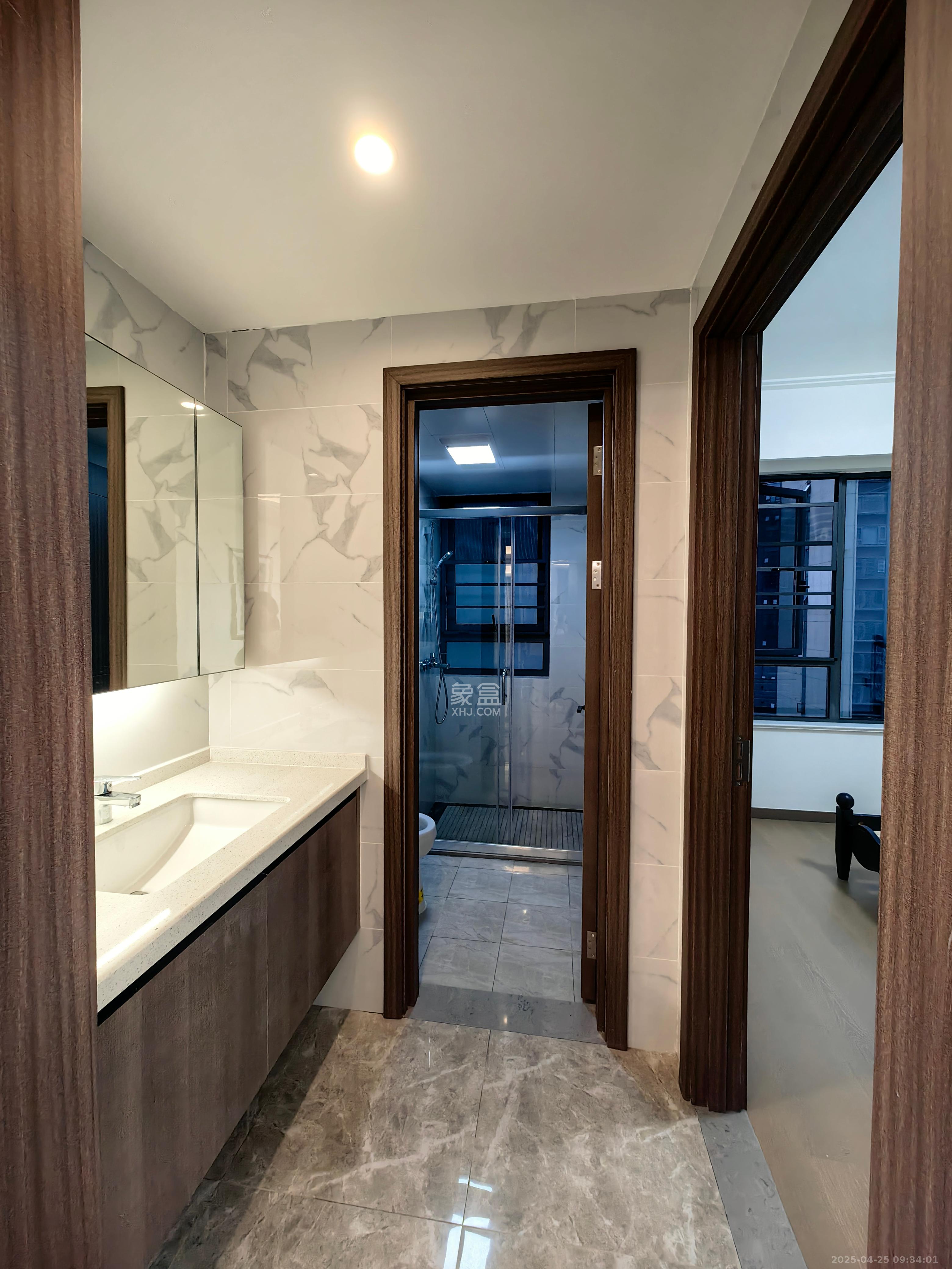 绿地V岛 4室2厅2卫 8800.0元/月 绿地V岛 4室2厅2卫 8800.0元/月室内图