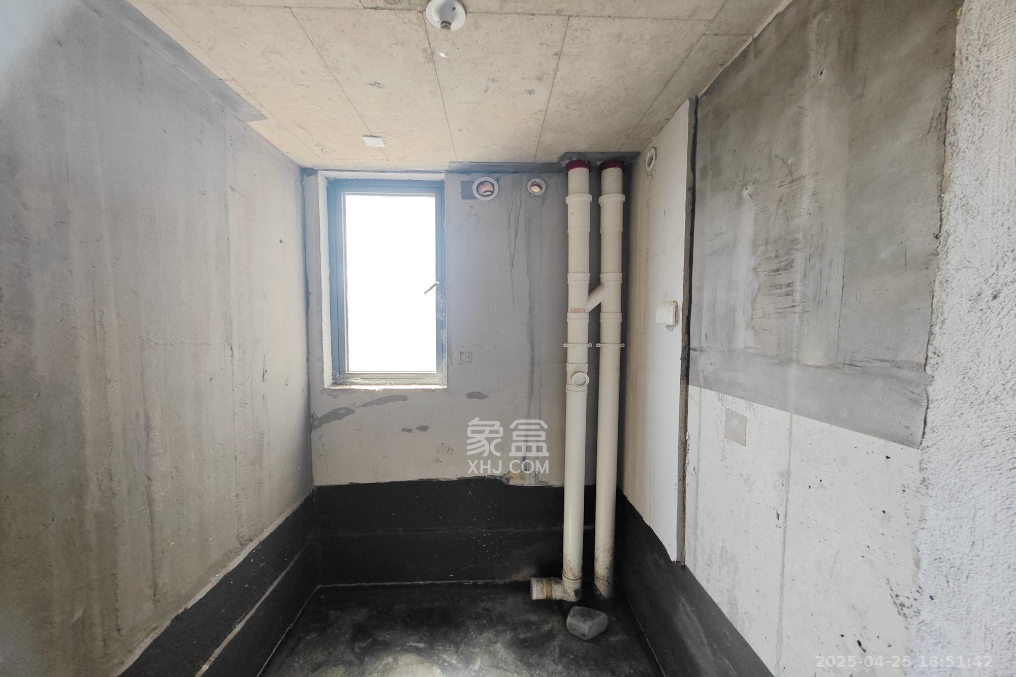 建发中央悦府  3室2厅2卫   130.00万其他