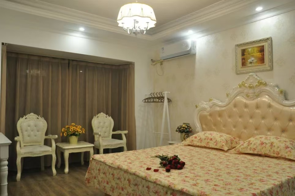 黄金塔安置小区散盘 1室2厅4卫 9500.0元/月 黄金塔安置小区散盘 1室2厅4卫 9500.0元/月室内图