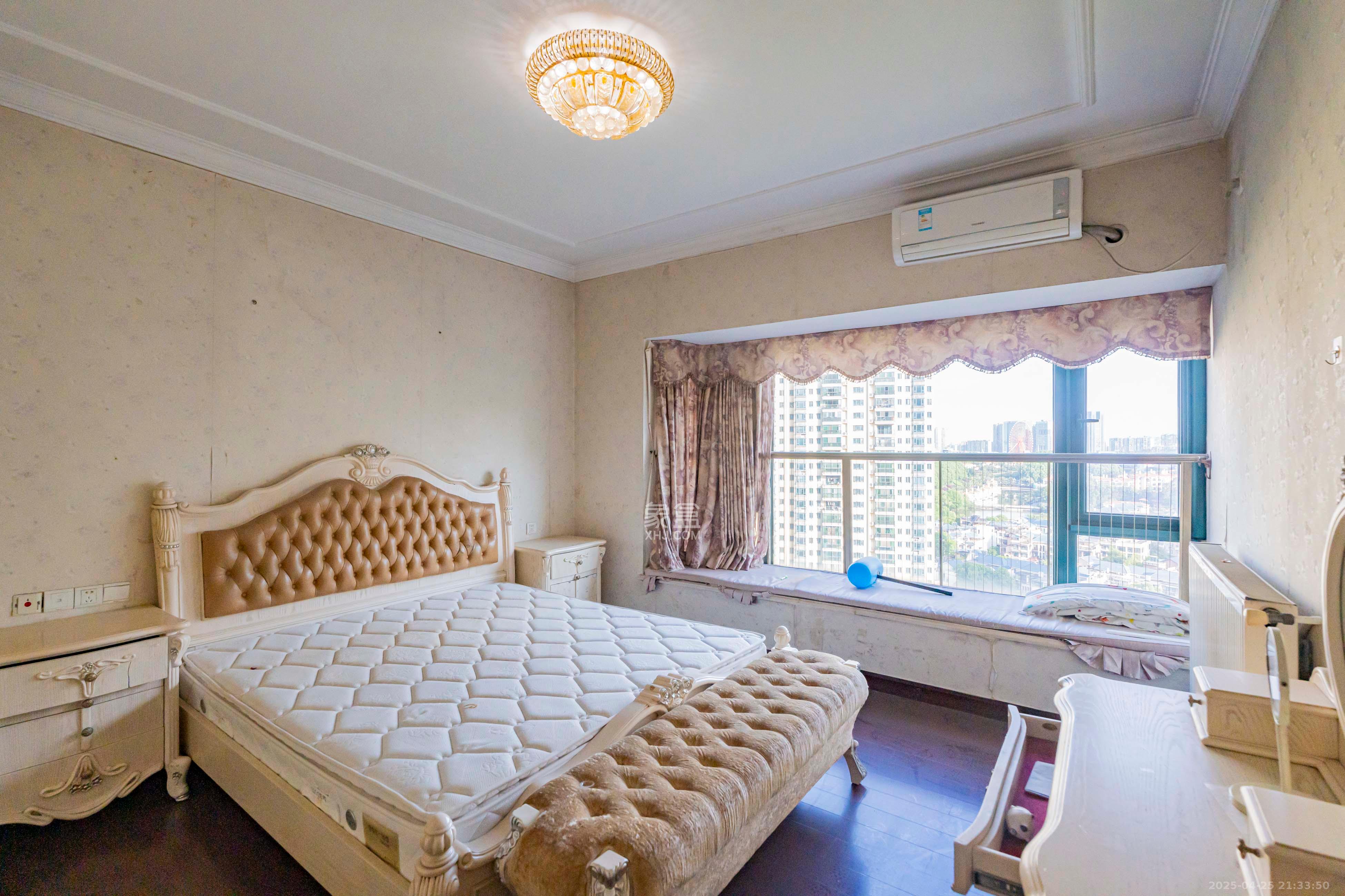 恒大雅苑 3室2厅2卫 107.0万 恒大雅苑 3室2厅2卫 107.0万卧室