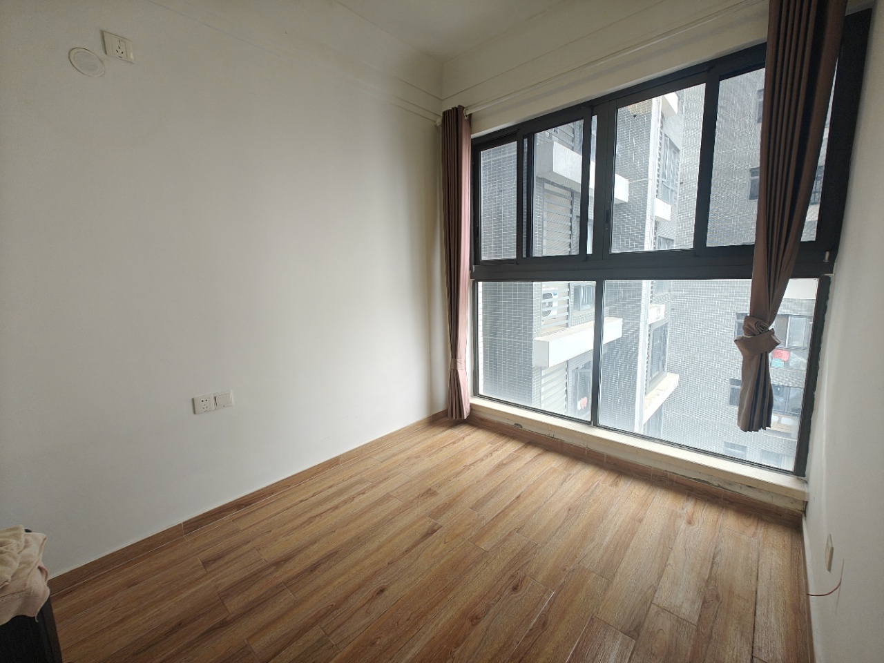 星华海岸城一期  2室2厅1卫    105.0万 星华海岸城一期  2室2厅1卫    105.0万室内图