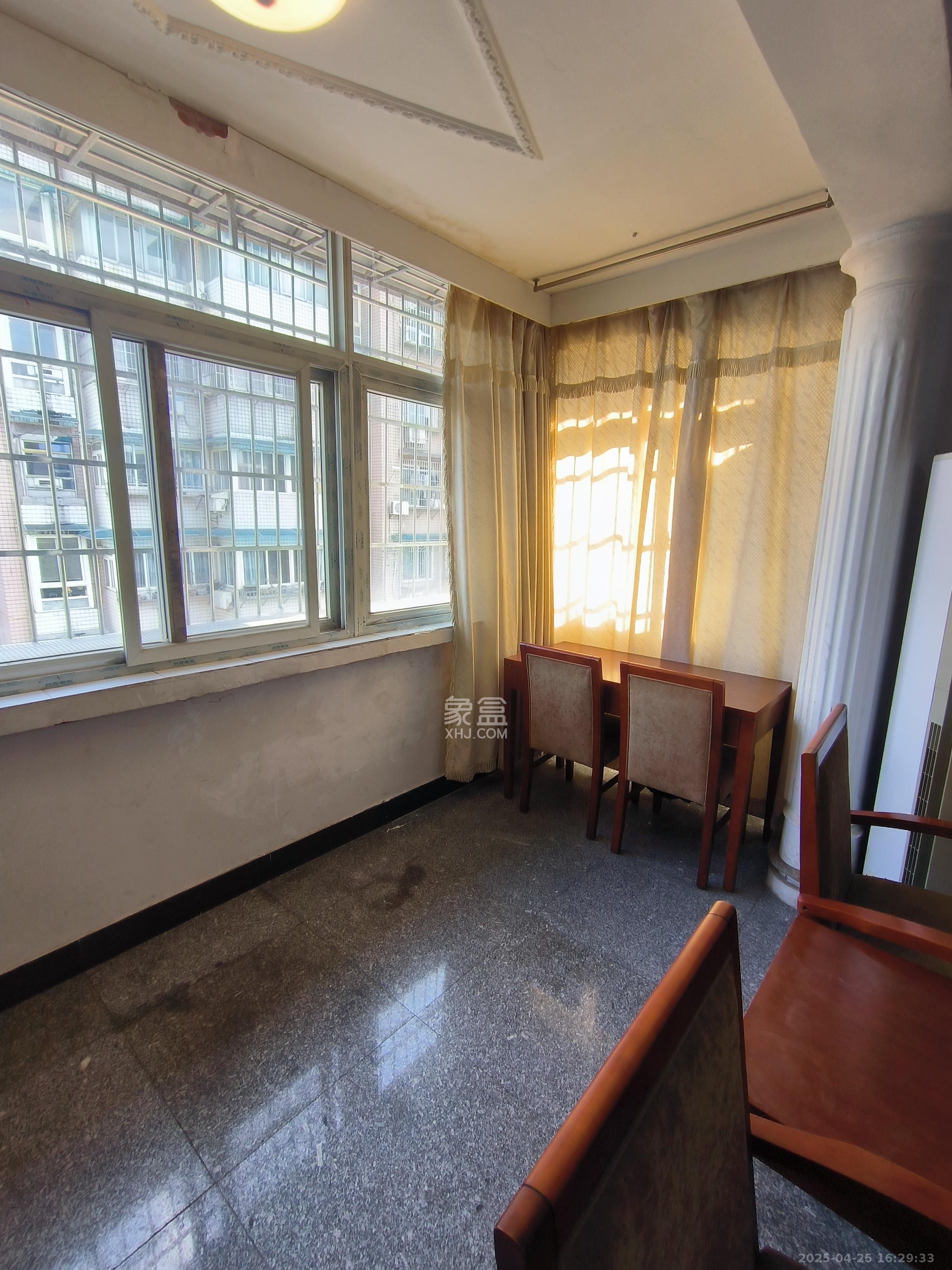 上王家冲小区  3室1厅1卫    1500.0元/月 上王家冲小区  3室1厅1卫    1500.0元/月室内图1