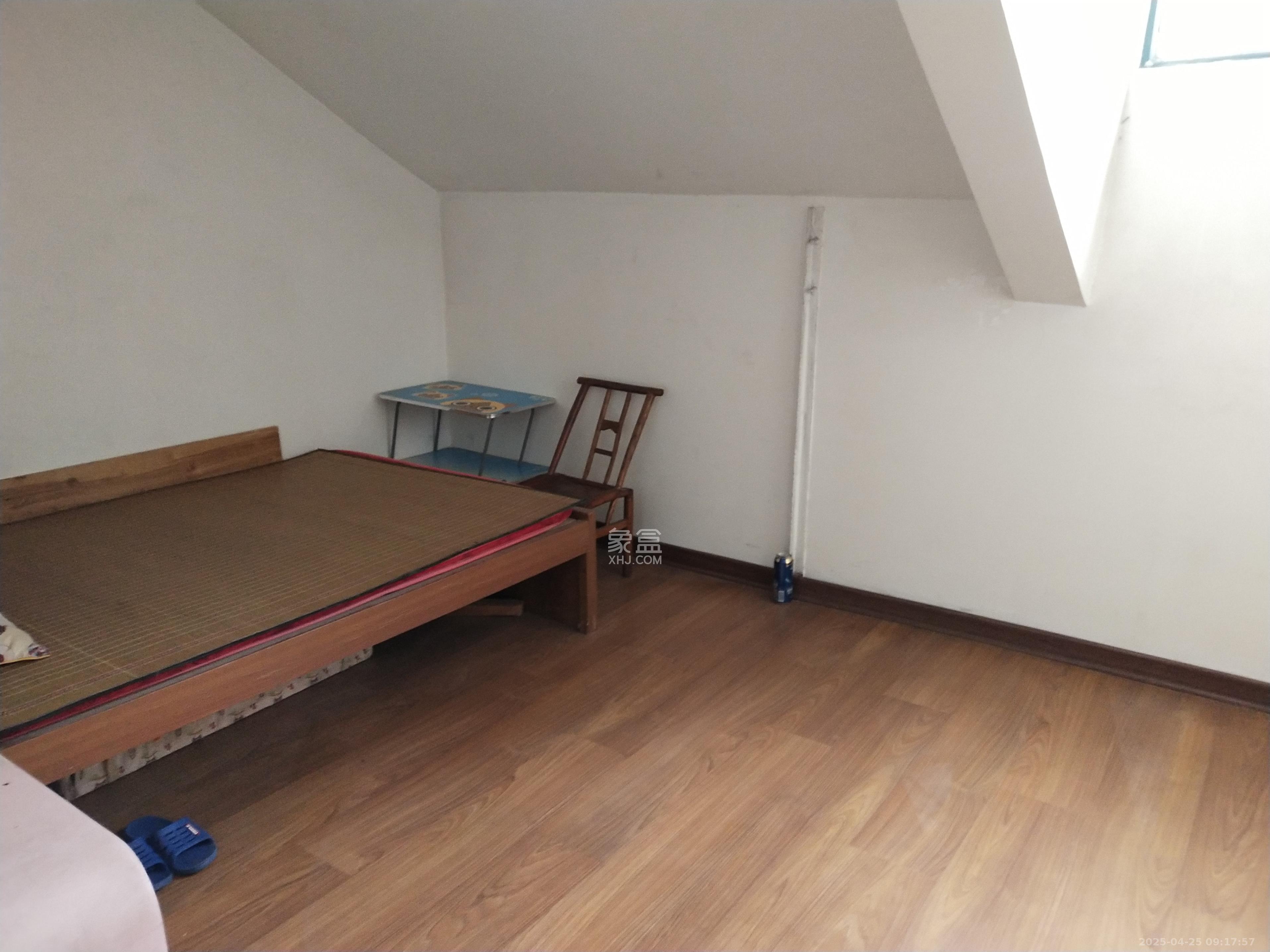 东方新城  4室2厅2卫   2300.00元/月室内图