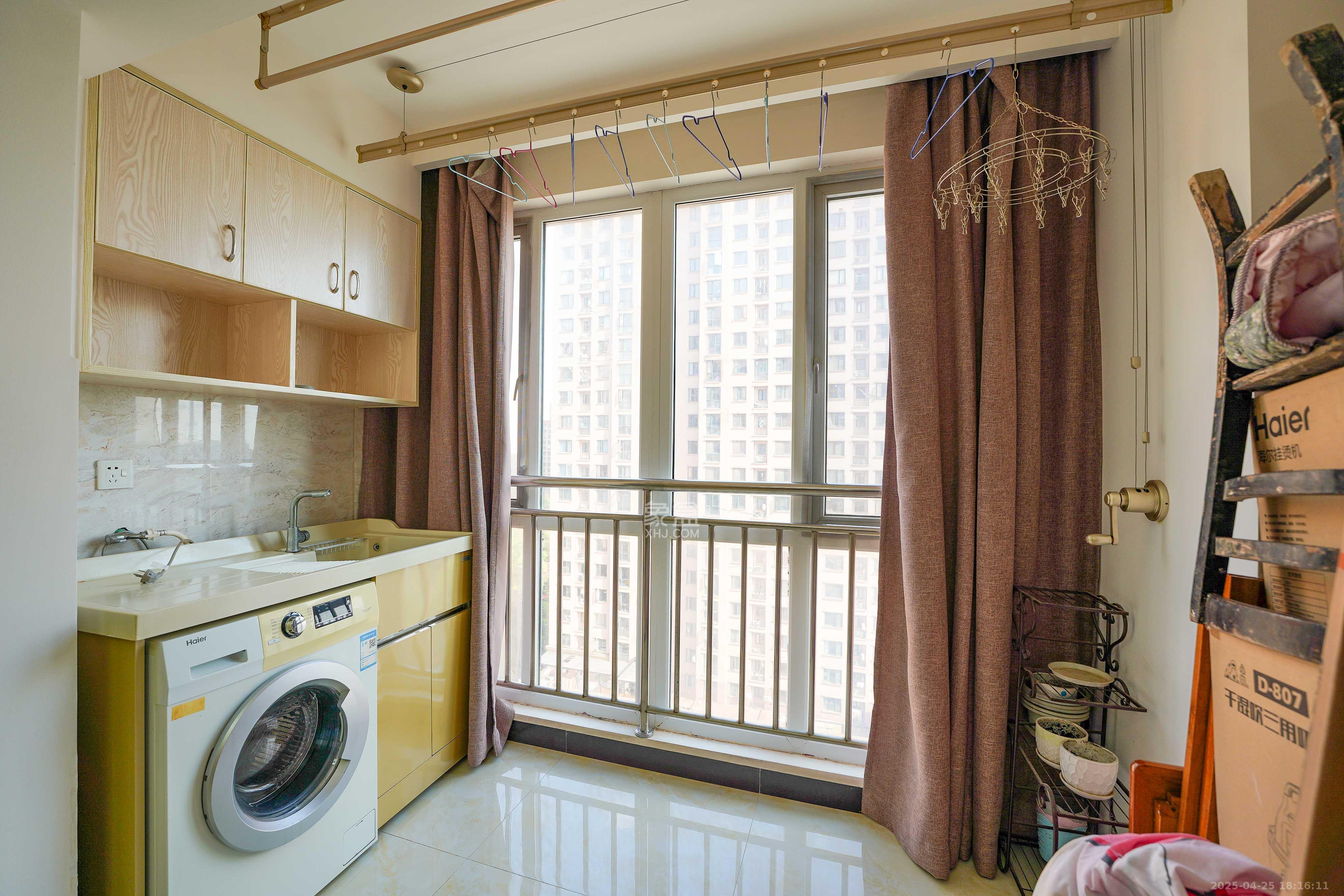 丽发新城  2室2厅1卫   70.00万客厅