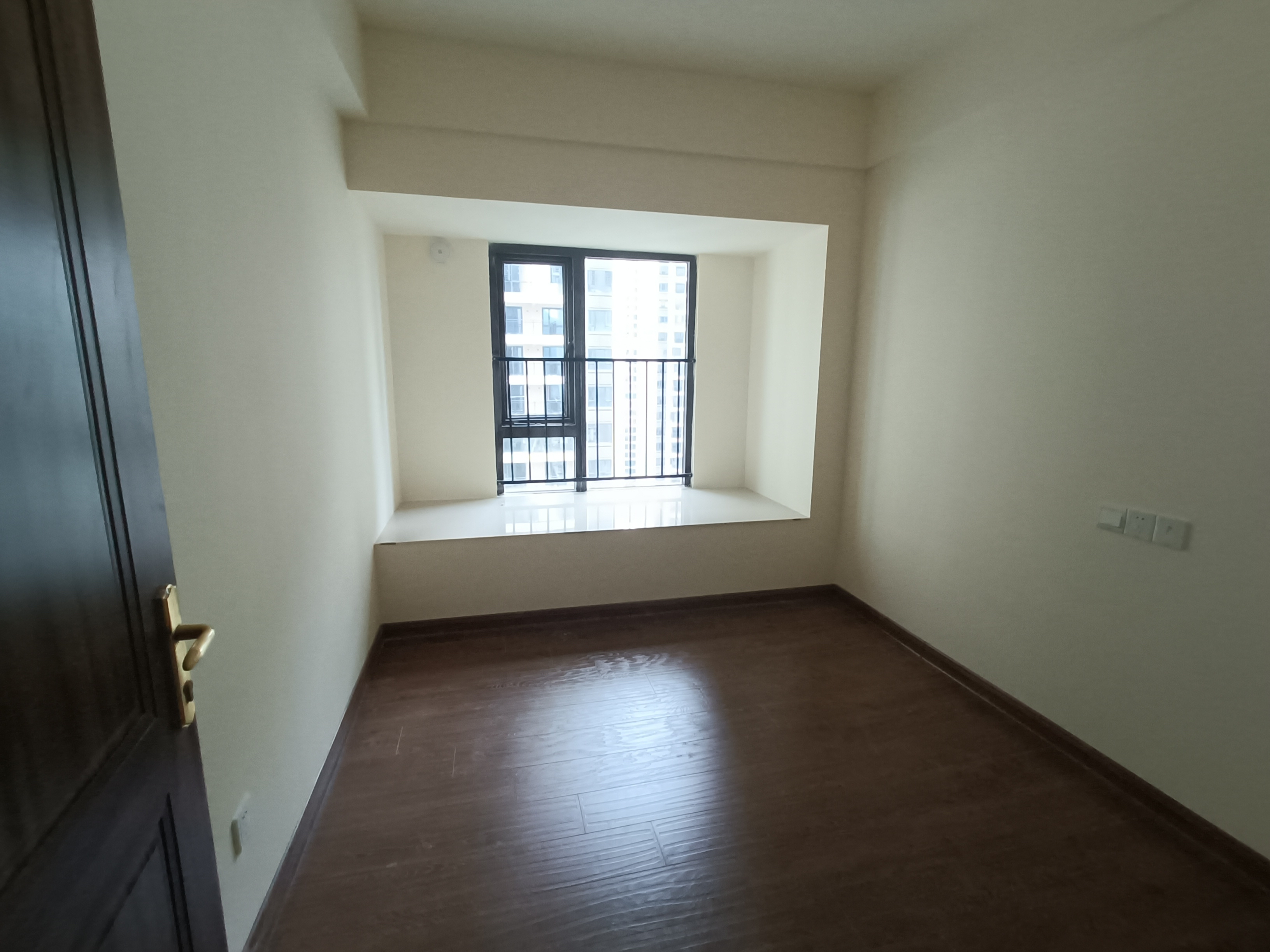 碧桂园翘楚棠  4室2厅2卫    2000.0元/月室内图