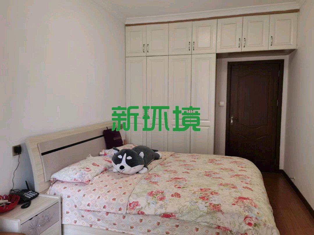龙源华城  3室2厅2卫   79.80万客厅
