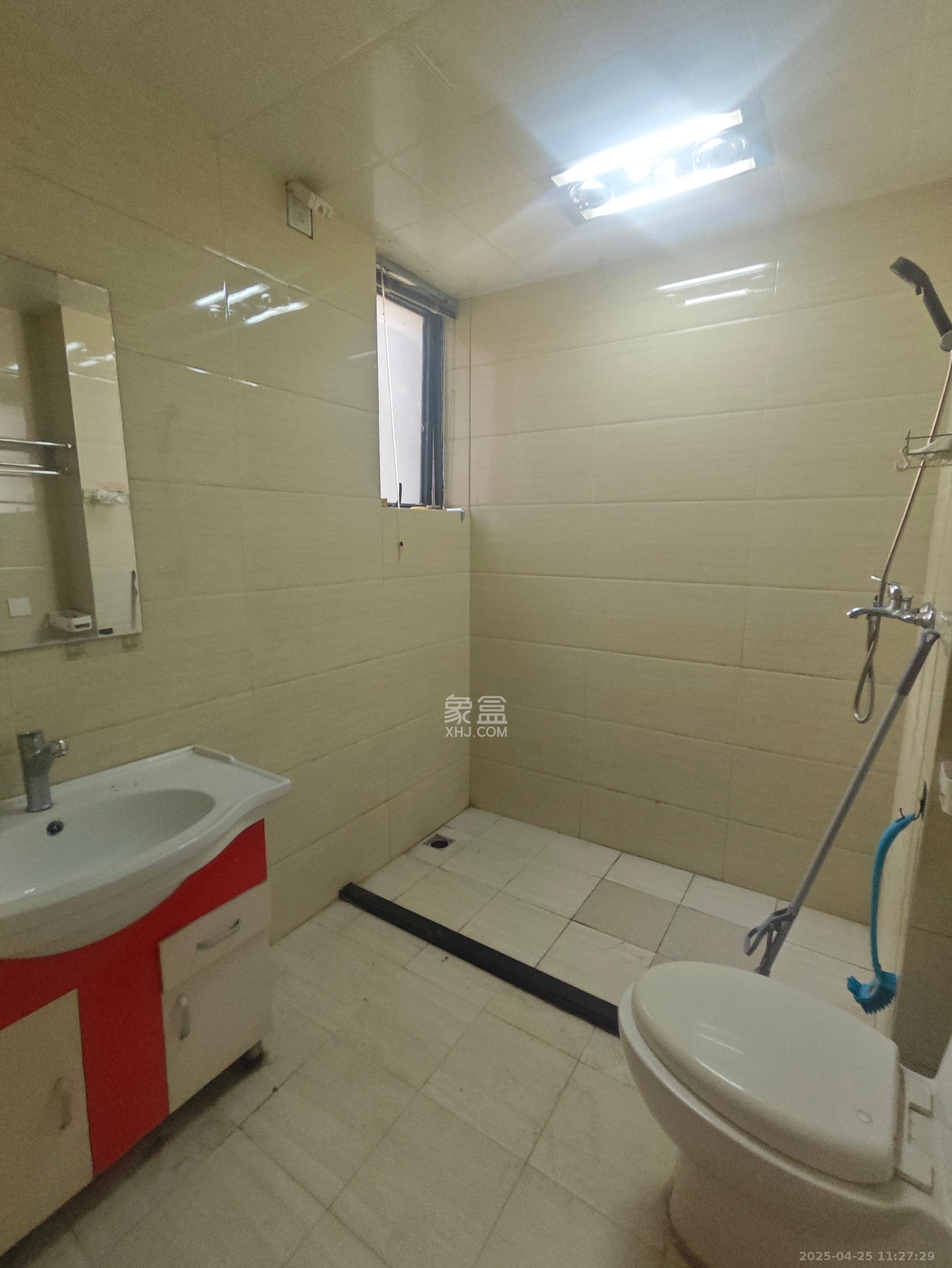 湘江世纪城鸿江苑 3室2厅2卫 2800.0元/月 湘江世纪城鸿江苑 3室2厅2卫 2800.0元/月室内图