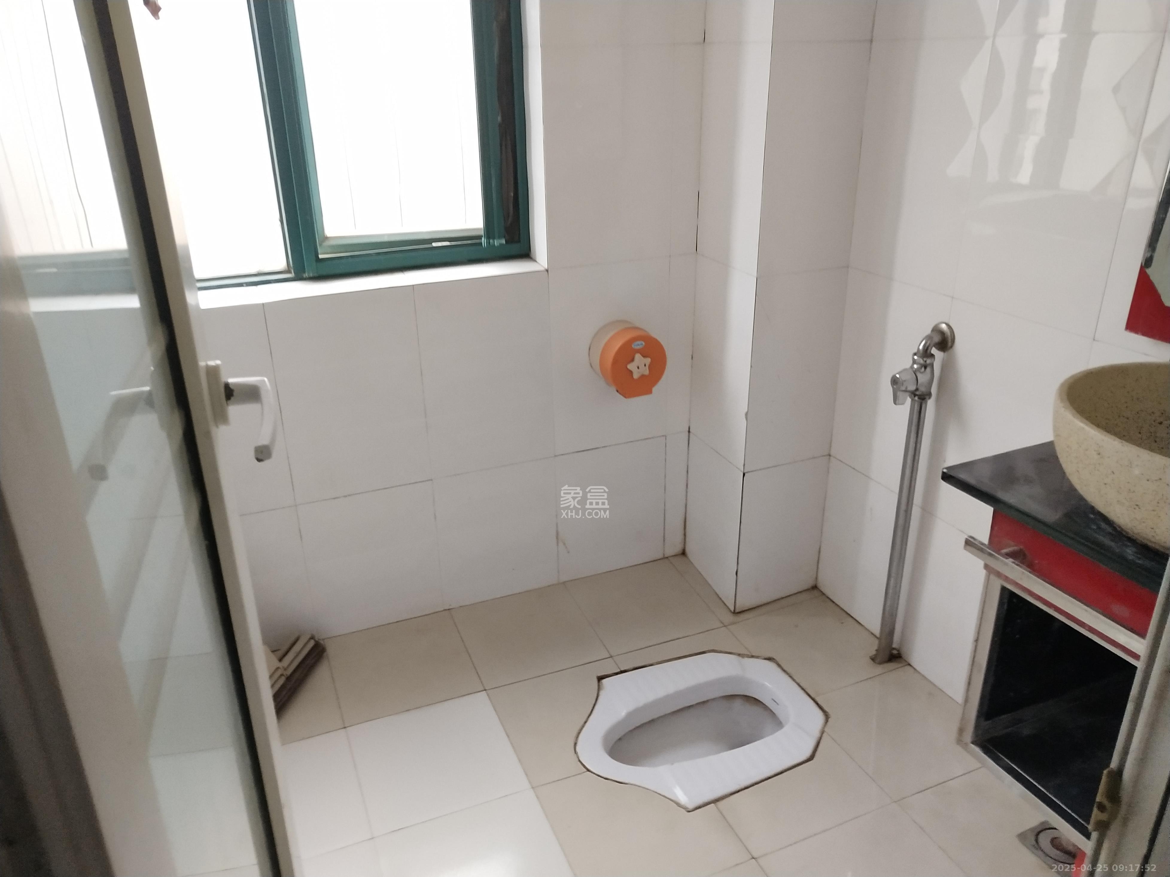 东方新城  4室2厅2卫   2300.00元/月室内图