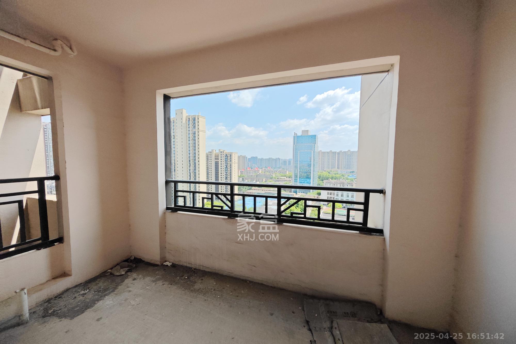 建发中央悦府  3室2厅2卫   130.00万阳台
