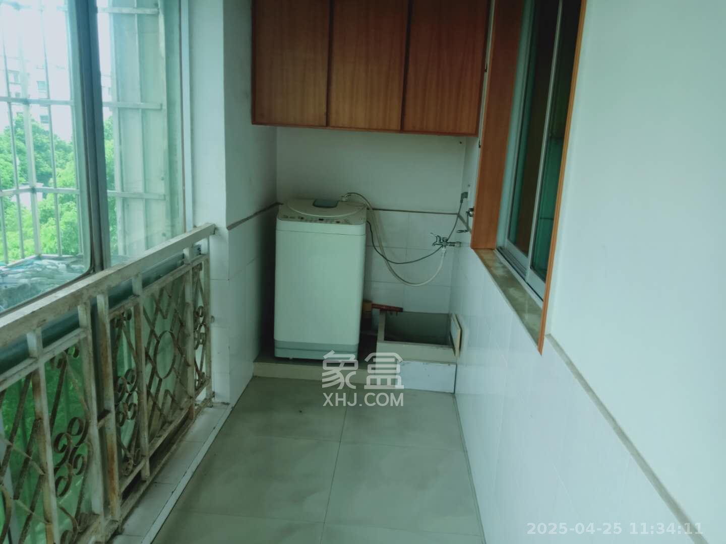 中南汽车世界  3室2厅2卫   1500.00元/月室内图