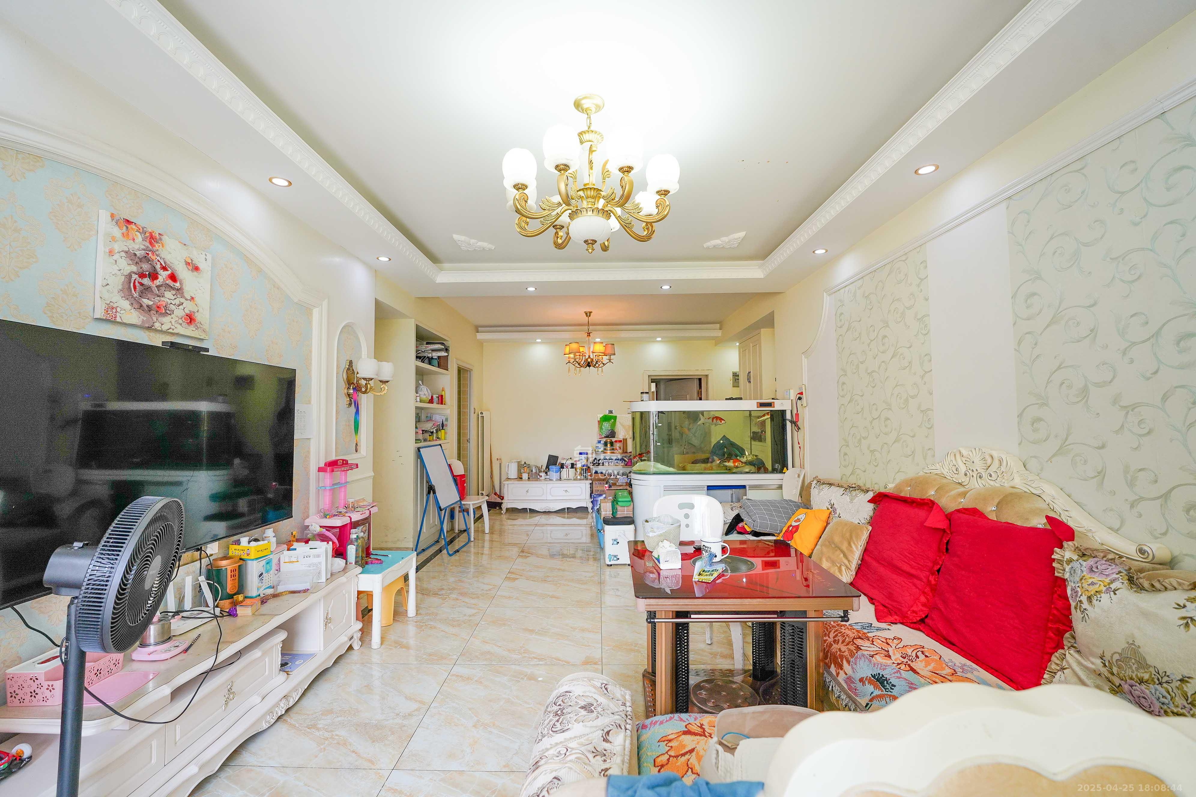 怡海星城 3室2厅2卫 75.0万 怡海星城 3室2厅2卫 75.0万客厅