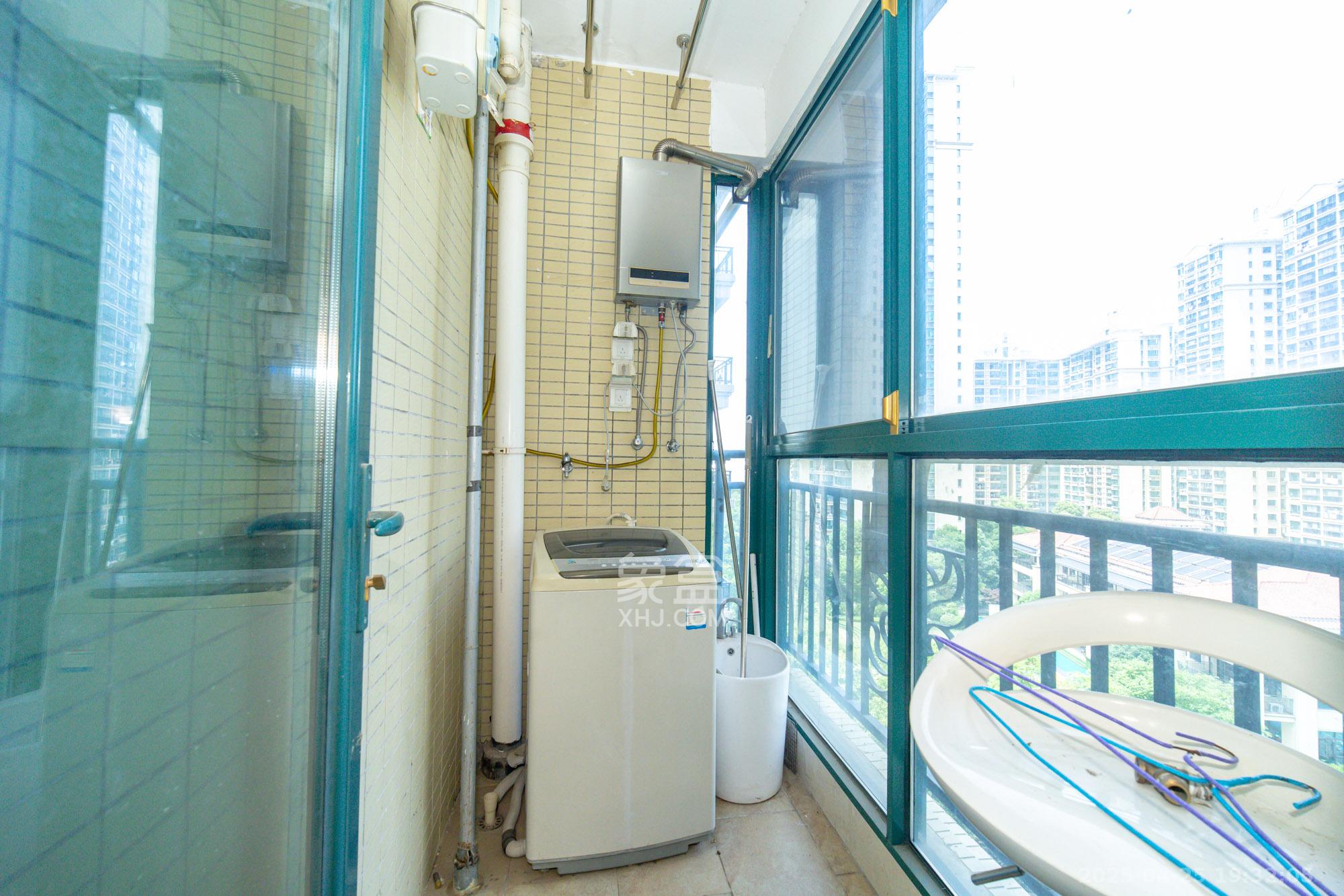 恒大翡翠华庭 1室2厅1卫 50.0万 恒大翡翠华庭 1室2厅1卫 50.0万阳台