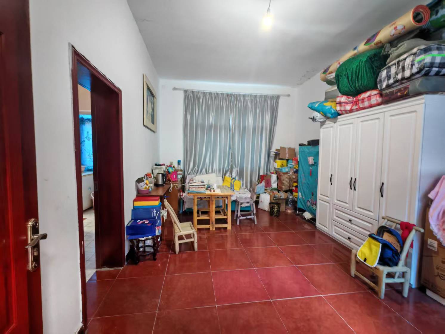 市中心散盘 7室2厅3卫 100.0万 市中心散盘 7室2厅3卫 100.0万客厅