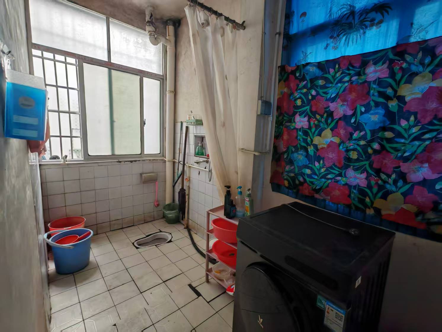 市中心散盘 7室2厅3卫 100.0万 市中心散盘 7室2厅3卫 100.0万客厅