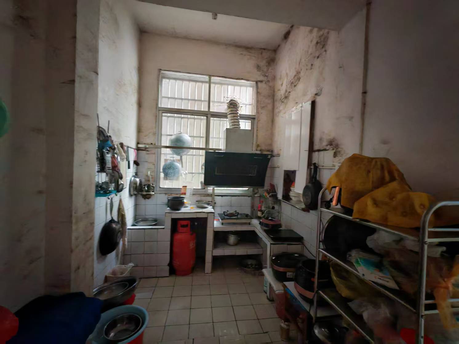 市中心散盘 7室2厅3卫 100.0万 市中心散盘 7室2厅3卫 100.0万客厅