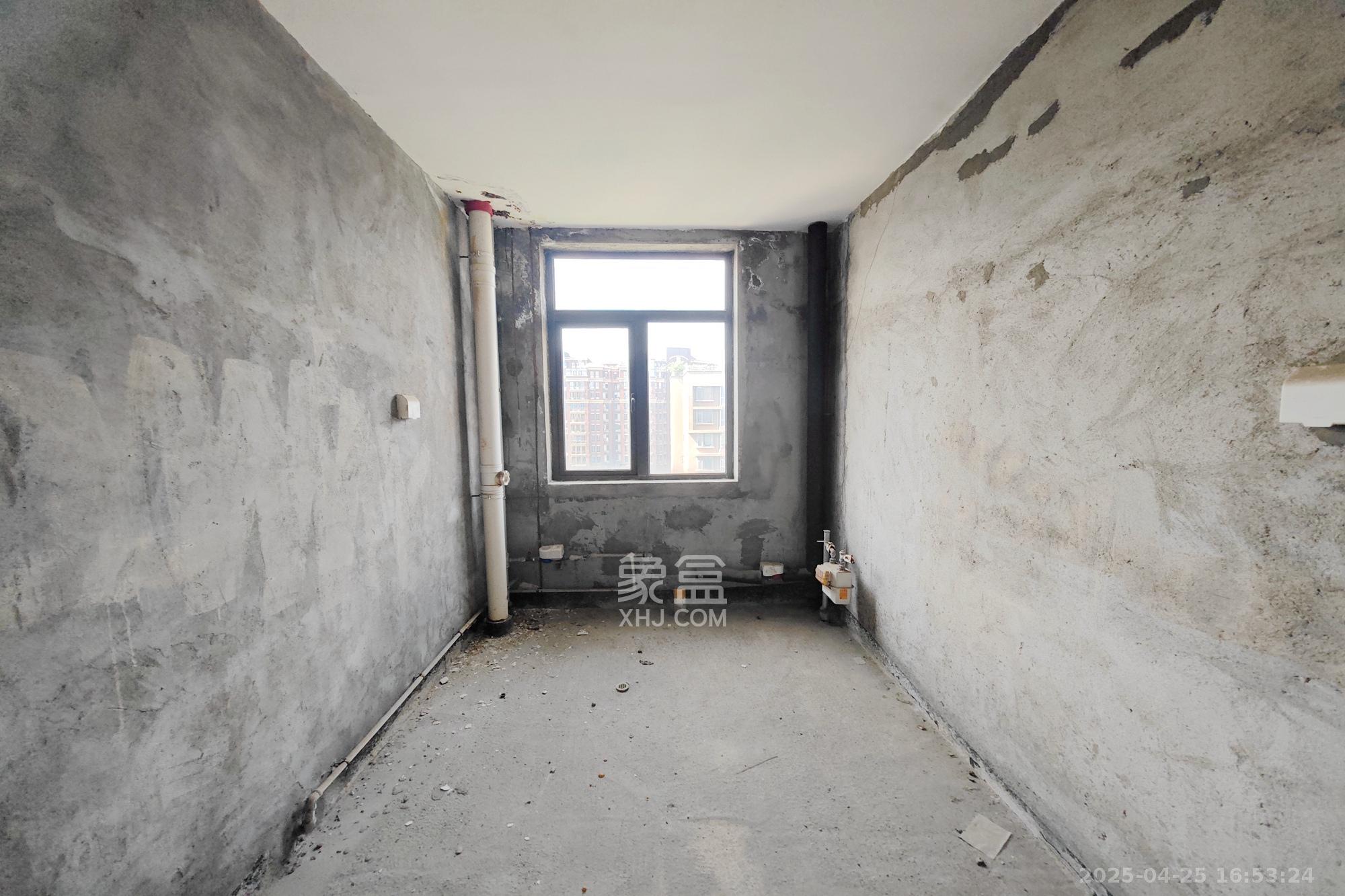 和卉家园 8室2厅4卫 396.0万 和卉家园 8室2厅4卫 396.0万厨房