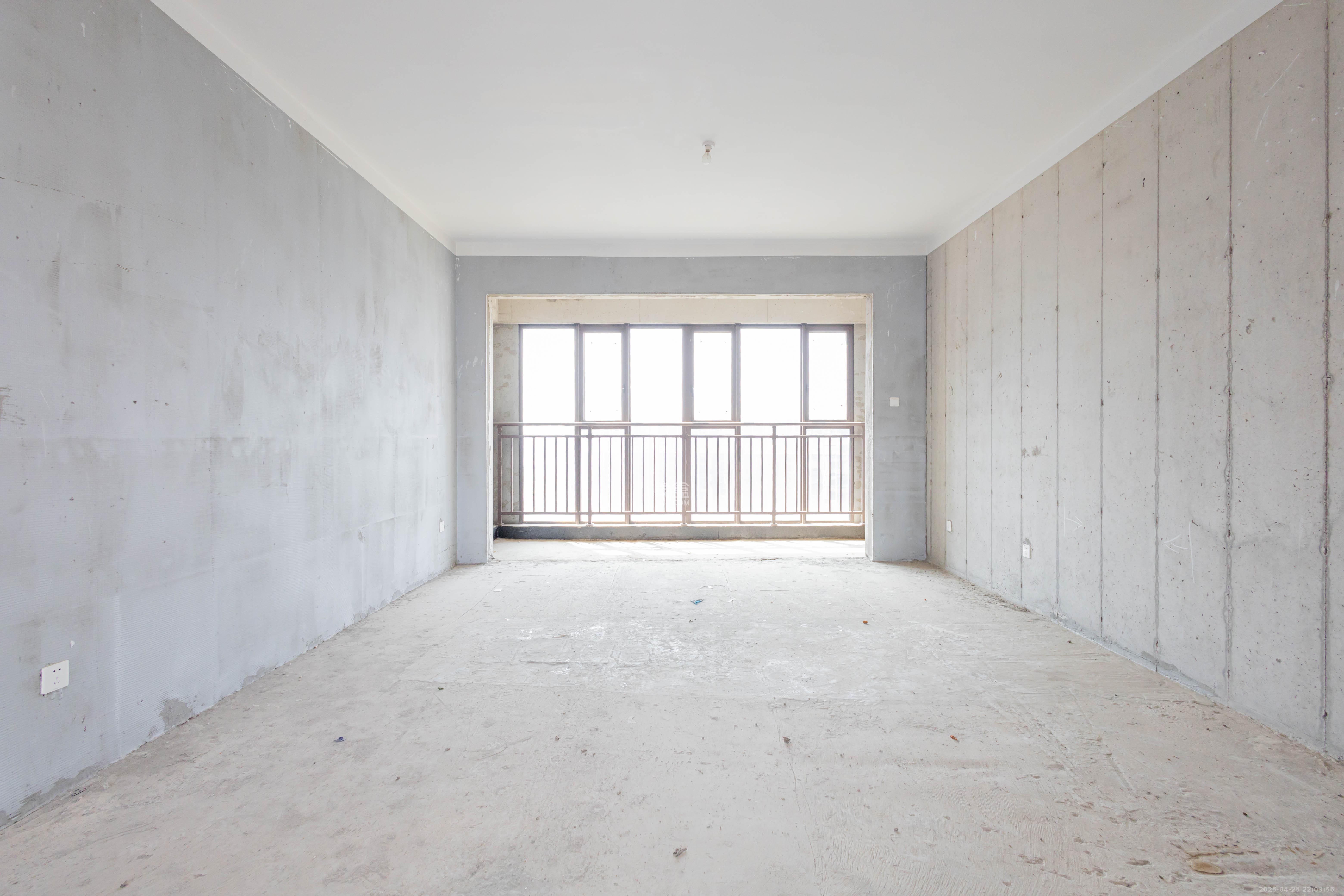 湘域芯城一期 4室2厅2卫 140.0万 湘域芯城一期 4室2厅2卫 140.0万客厅