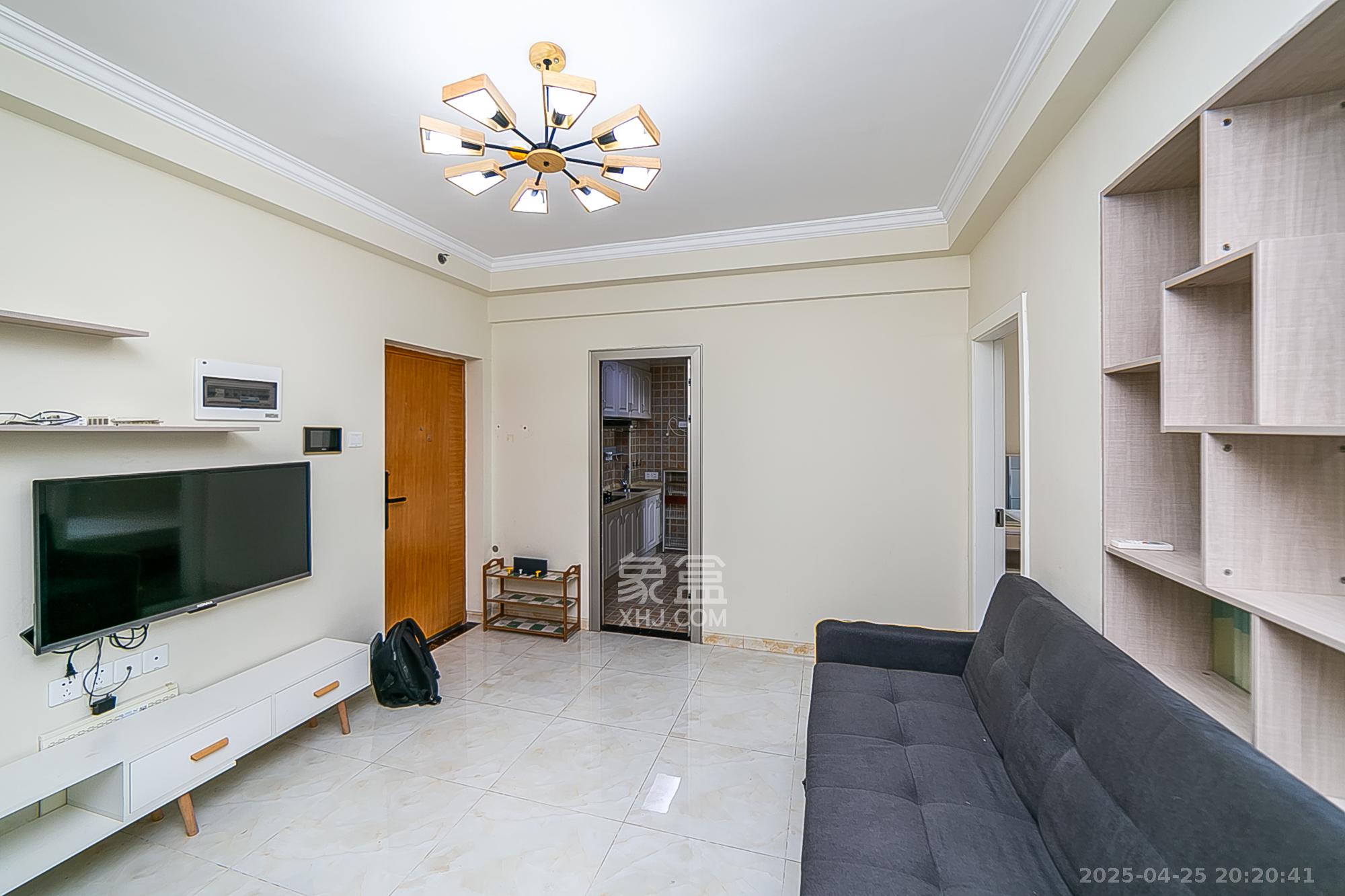 天鸿天府(天鸿中央大院)  2室1厅1卫    60.0万 天鸿天府(天鸿中央大院)  2室1厅1卫    60.0万客厅