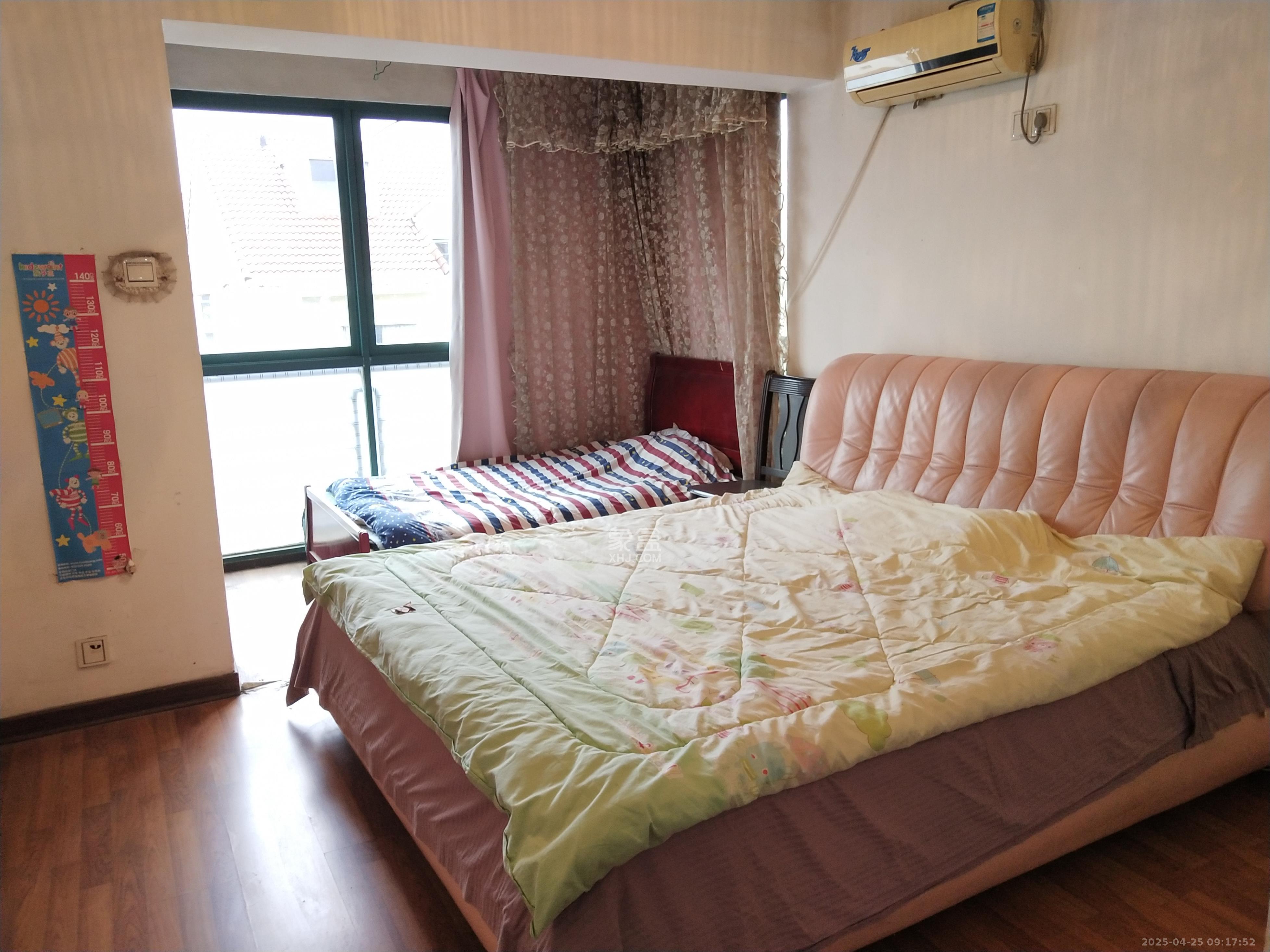 东方新城  4室2厅2卫   2300.00元/月室内图