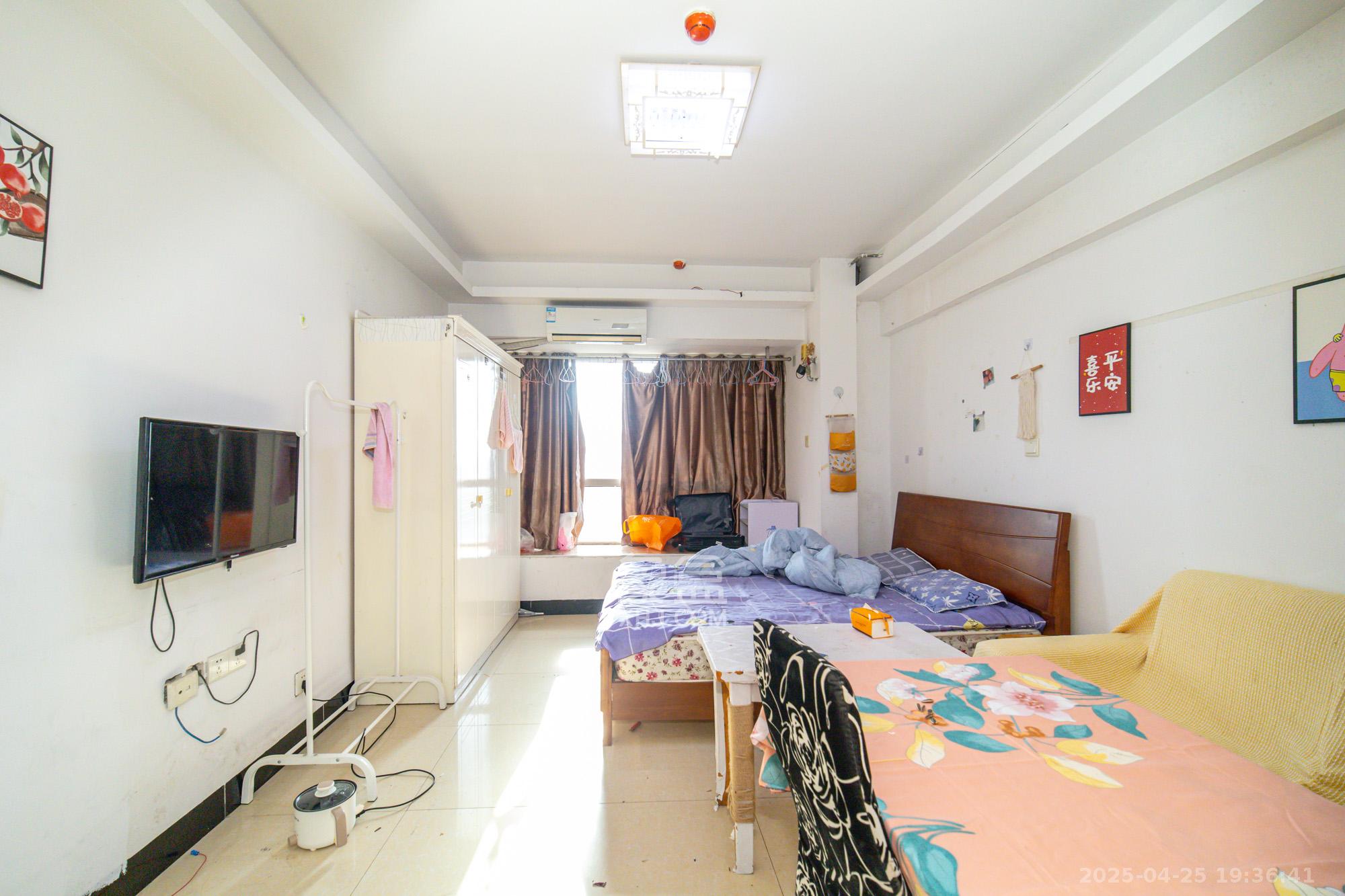 新长海广场 1室1厅1卫 18.0万 新长海广场 1室1厅1卫 18.0万客厅