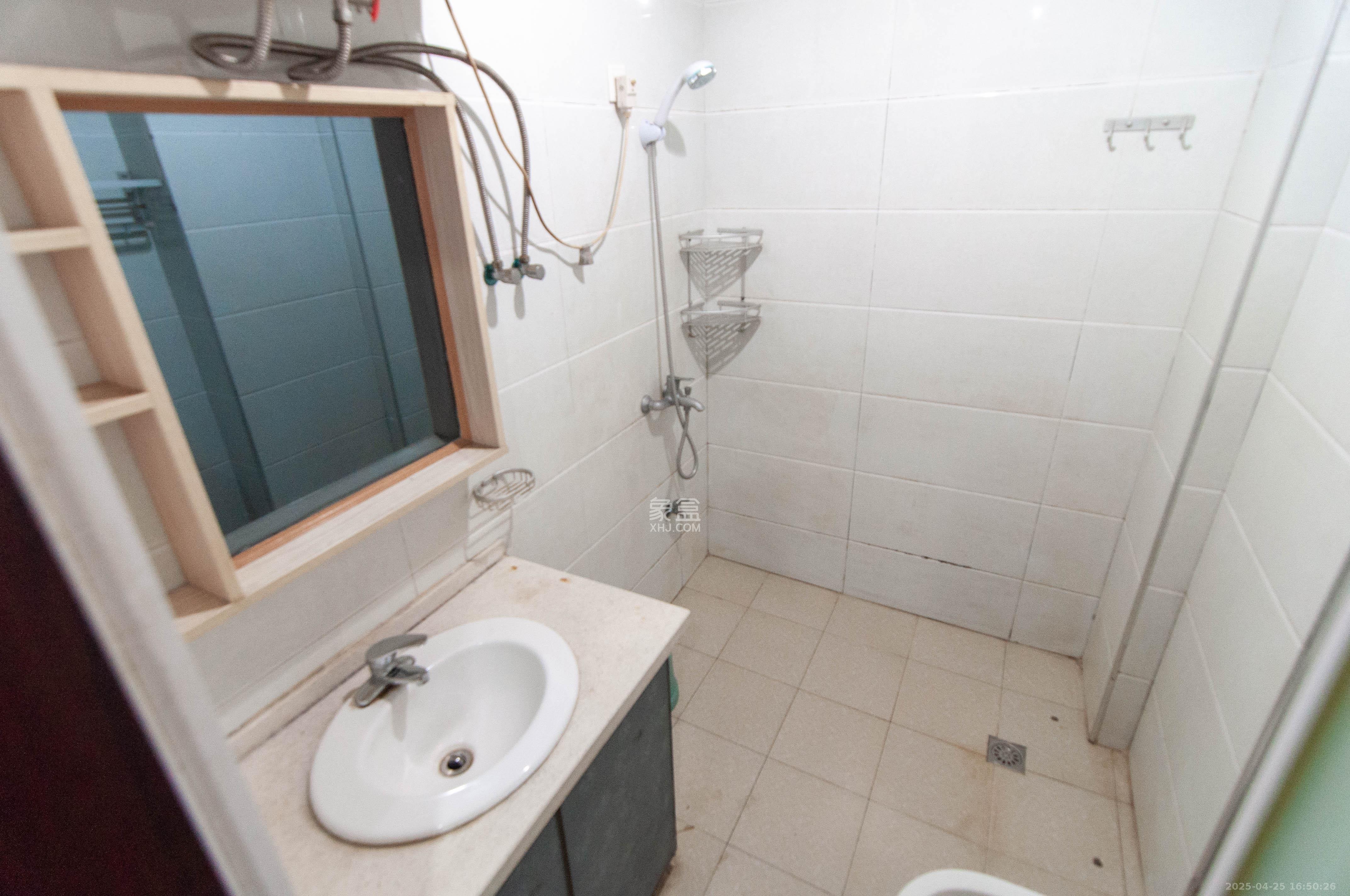 中一九骏(枫桥苑) 1室1厅1卫 30.0万 中一九骏(枫桥苑) 1室1厅1卫 30.0万卫生间