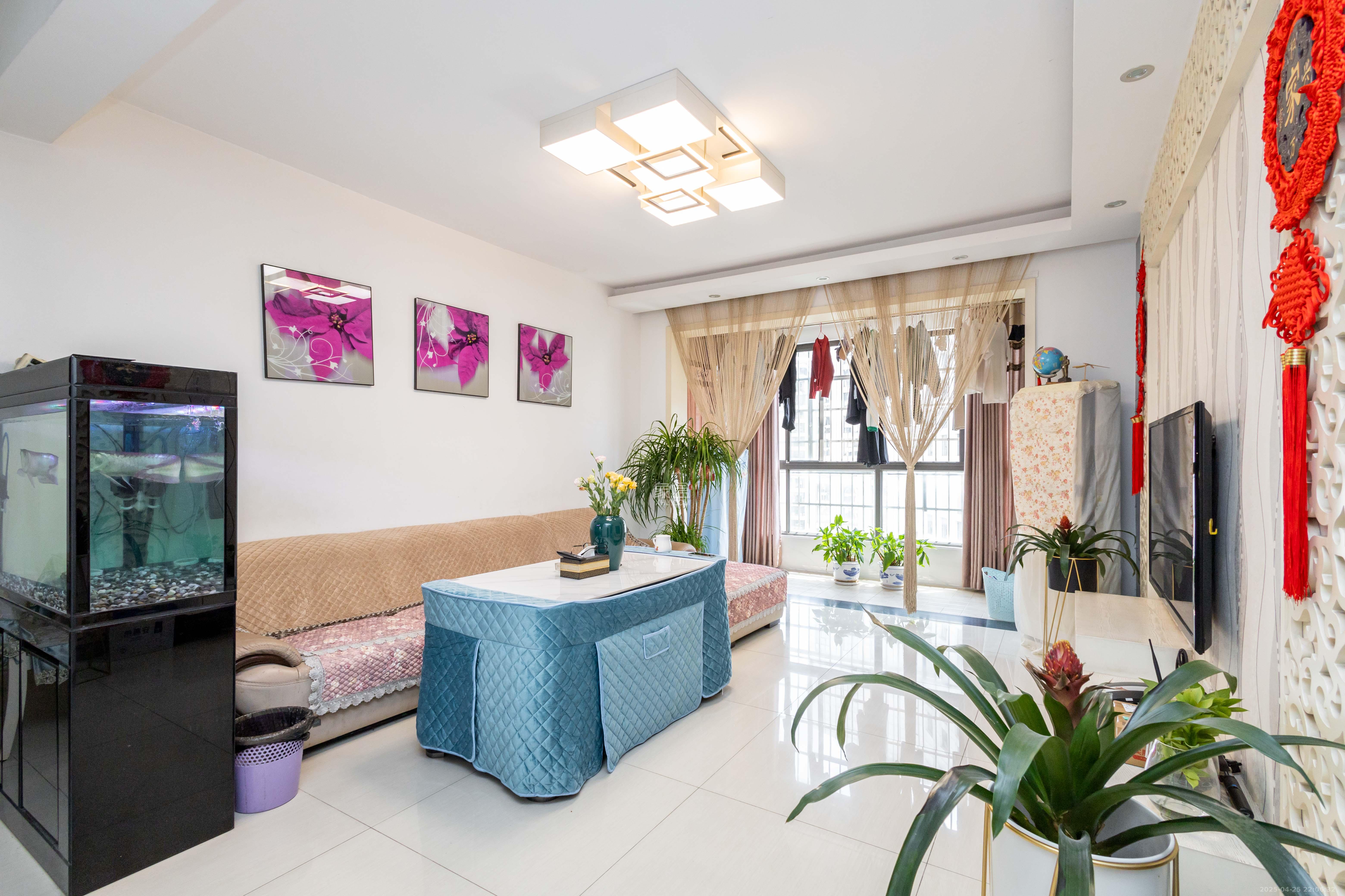 星城福邸(雄天朗郡) 3室2厅2卫 90.0万 星城福邸(雄天朗郡) 3室2厅2卫 90.0万客厅