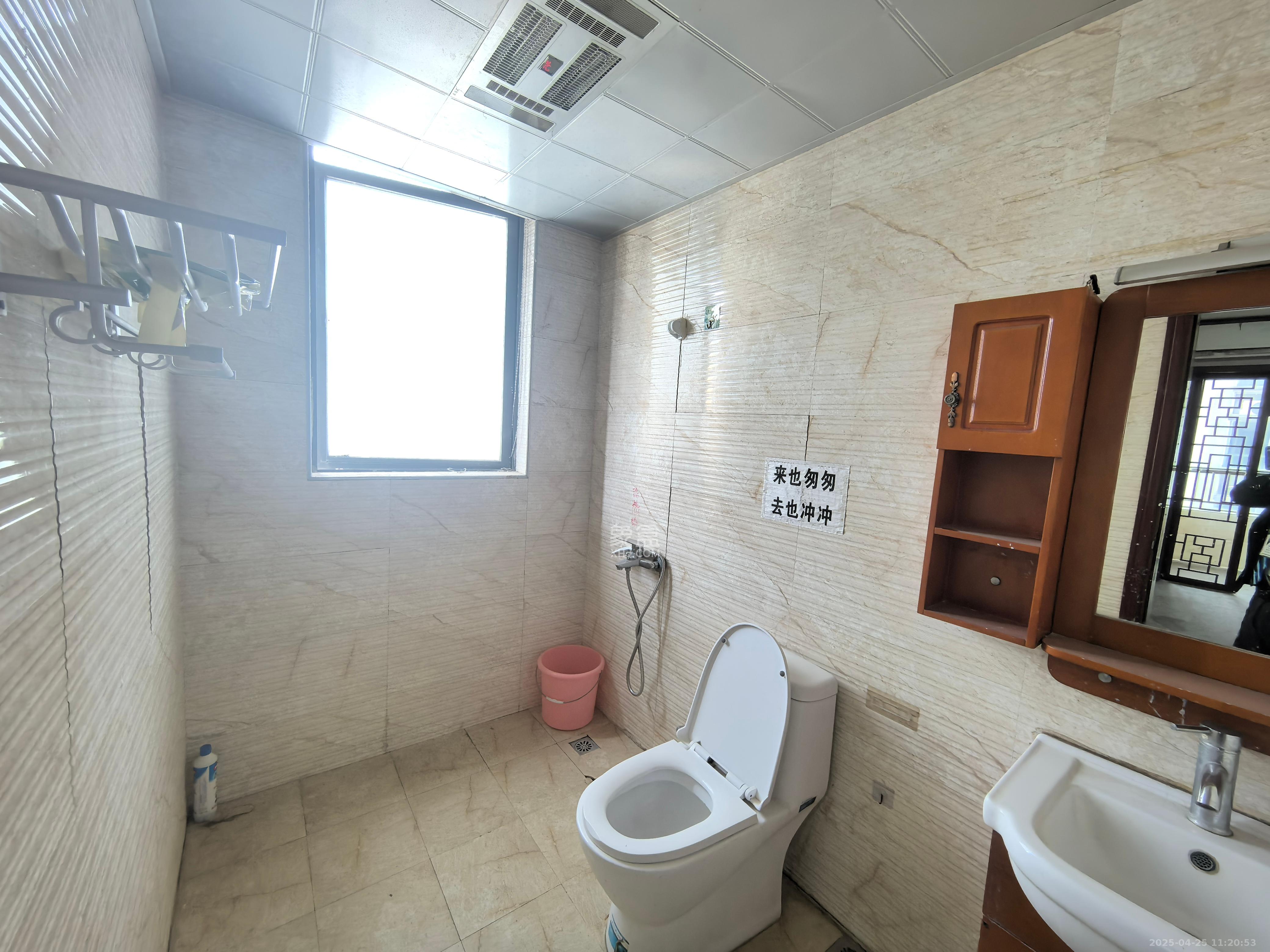 五一大道202(中环壹世界)  4室2厅1卫    5000.0元/月 五一大道202(中环壹世界)  4室2厅1卫    5000.0元/月室内图