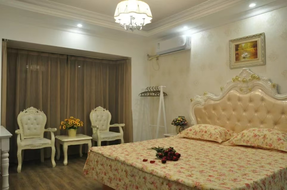 黄金塔安置小区散盘 1室2厅4卫 9500.0元/月 黄金塔安置小区散盘 1室2厅4卫 9500.0元/月室内图