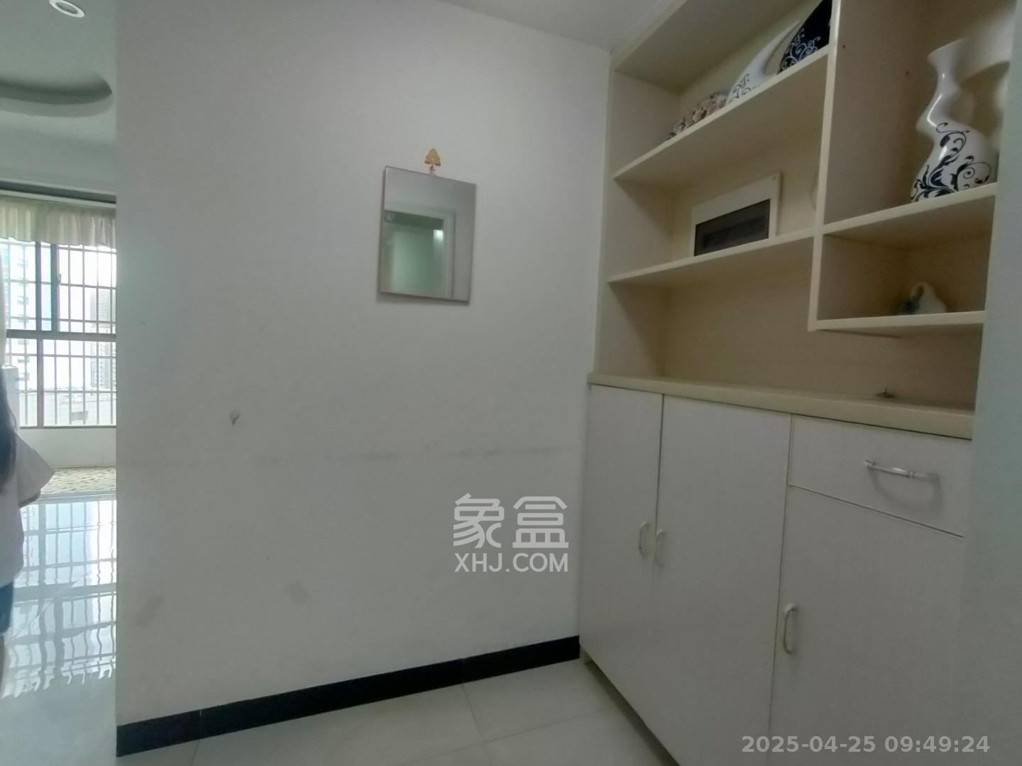 东方航标  3室2厅2卫   2300.00元/月室内图