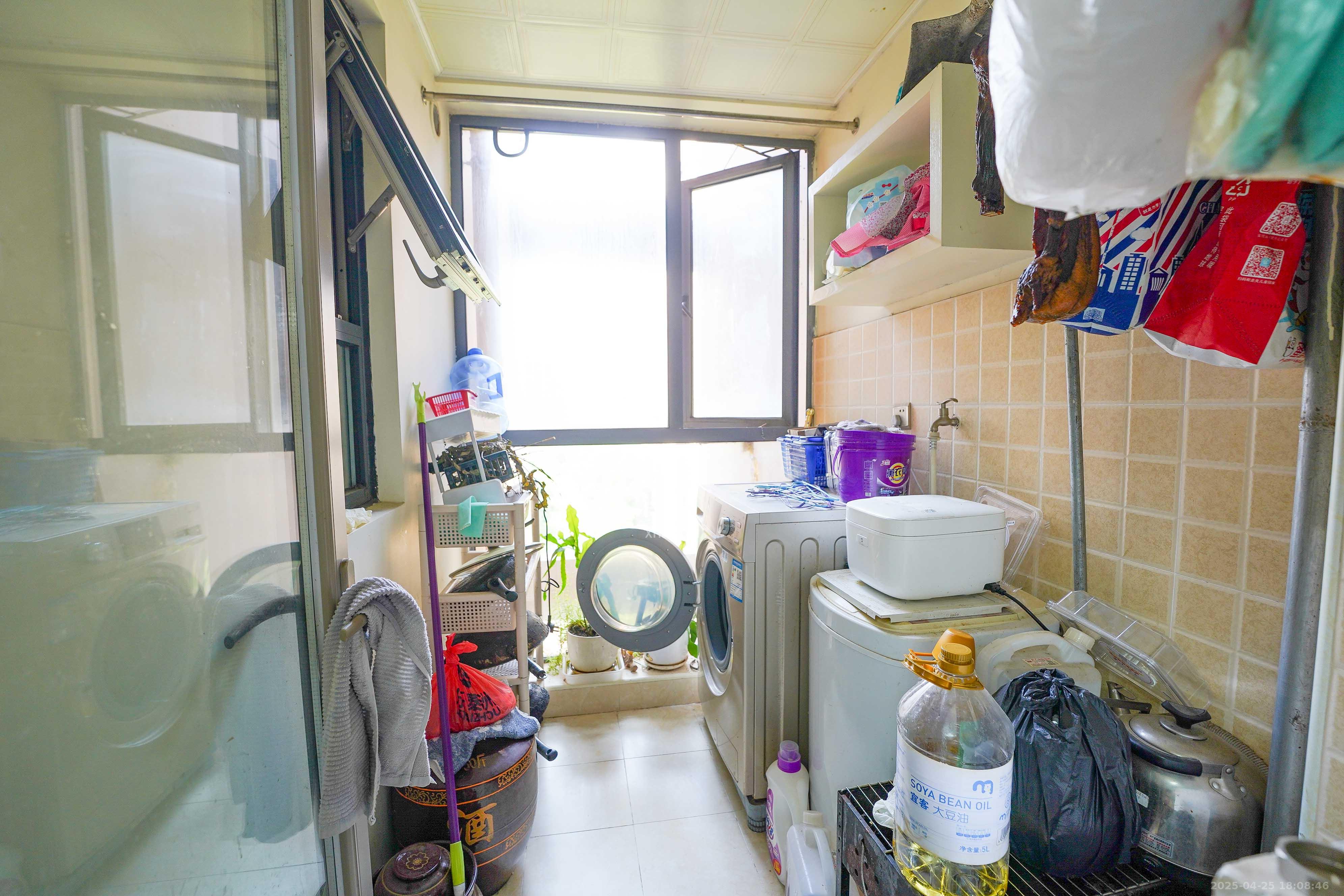 怡海星城 3室2厅2卫 75.0万 怡海星城 3室2厅2卫 75.0万阳台