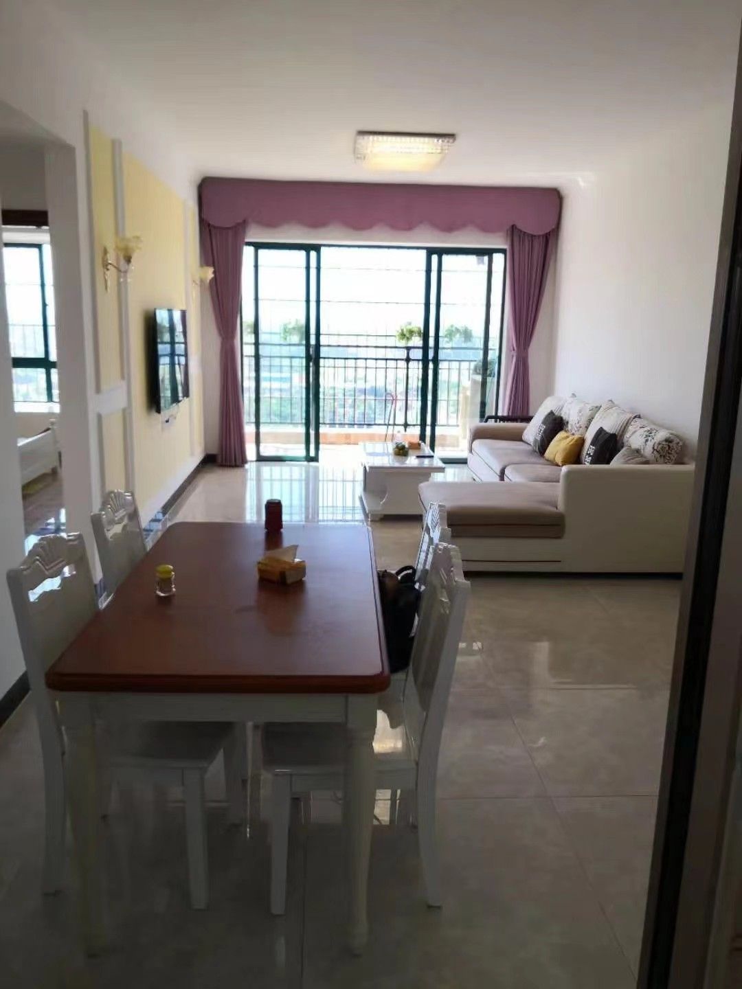 龙凤花园 2室2厅1卫 123.0万 龙凤花园 2室2厅1卫 123.0万客厅