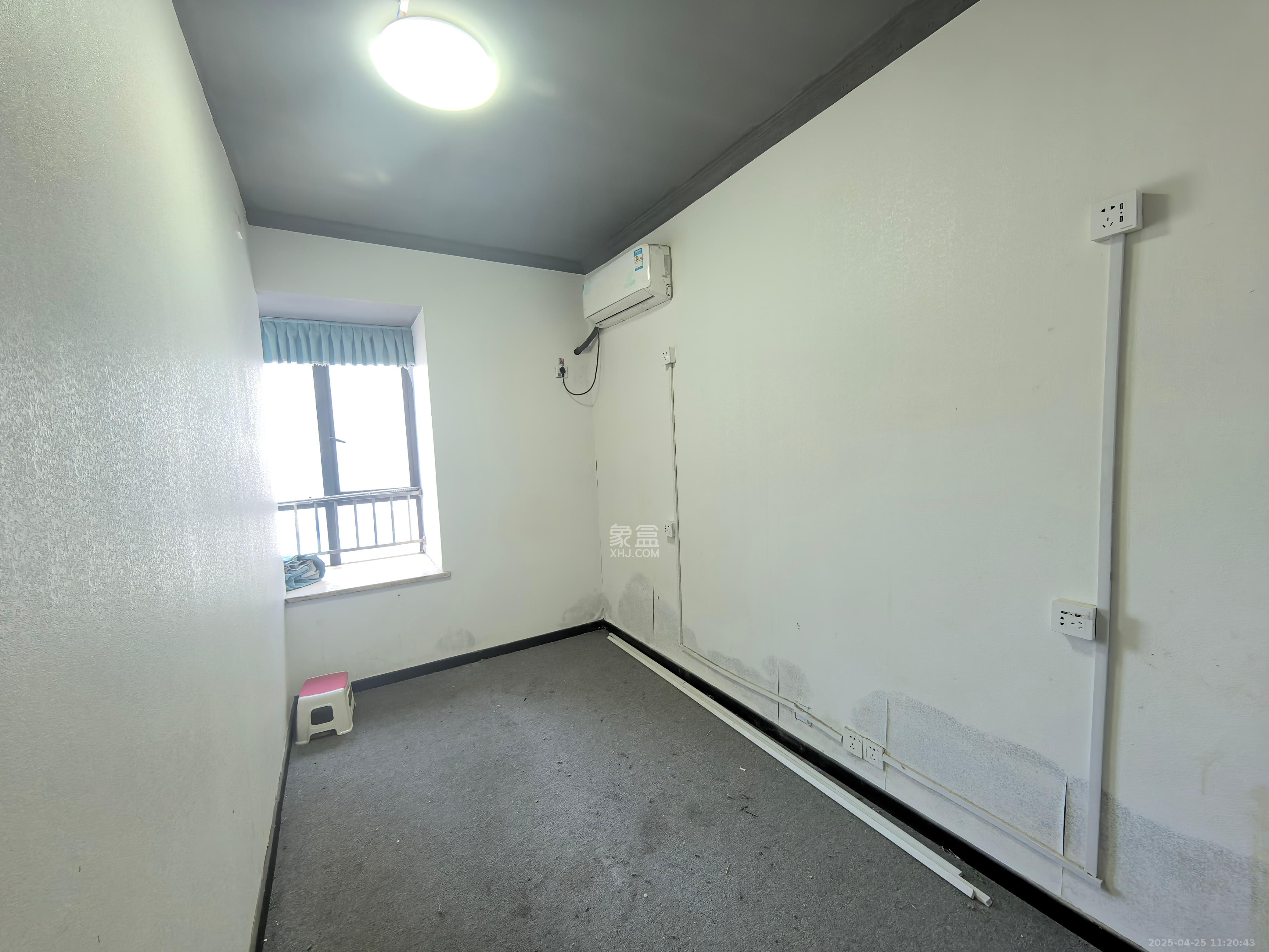 五一大道202(中环壹世界)  4室2厅1卫    5000.0元/月 五一大道202(中环壹世界)  4室2厅1卫    5000.0元/月室内图