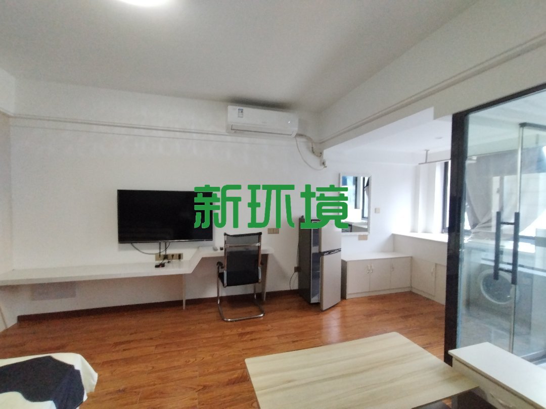 东方曼哈顿  1室1厅1卫   32.00万客厅